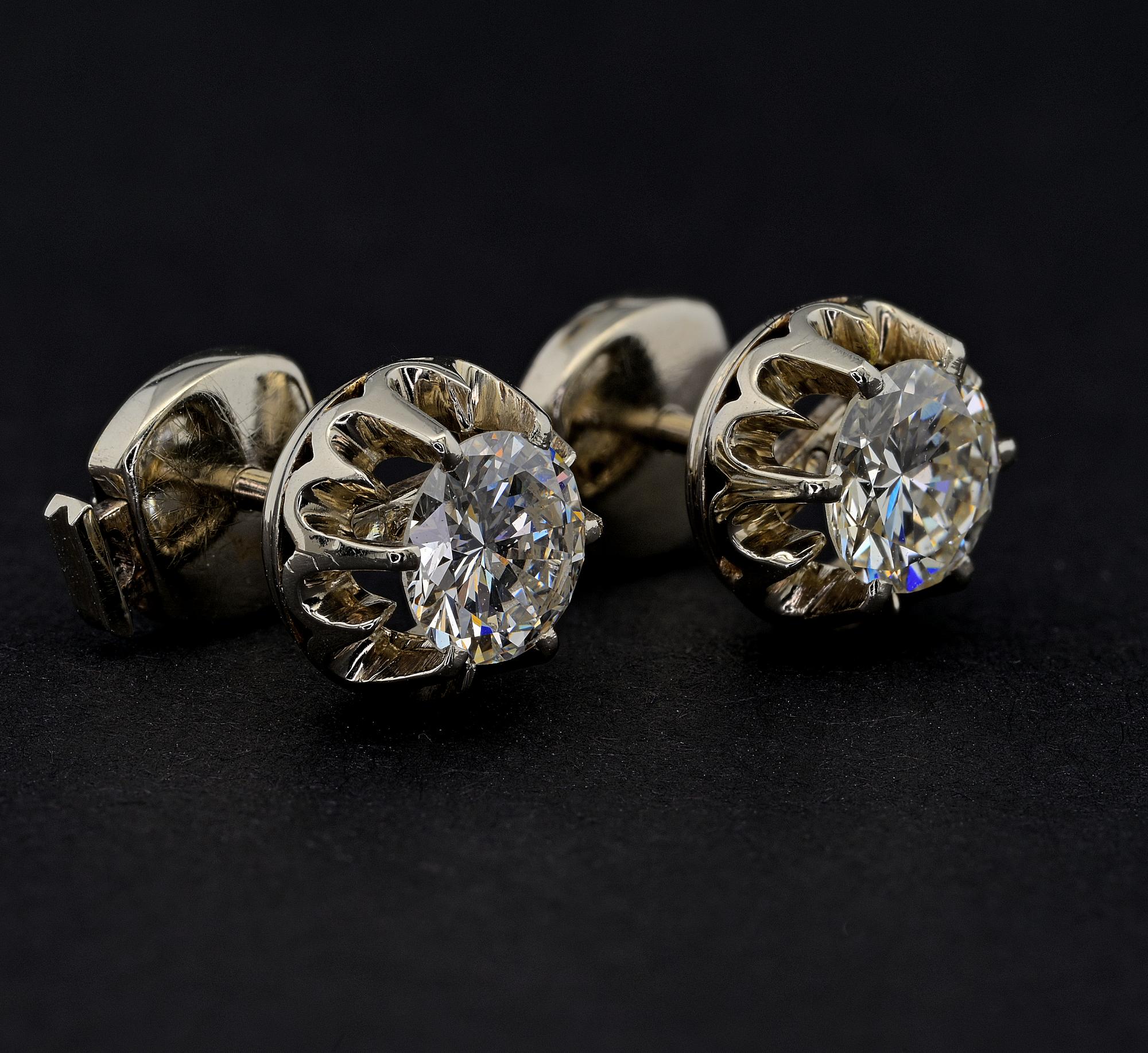 Art Deco 1.80 Ct Brilliant cut Diamond Stud earrings 18 KT In Good Condition For Sale In Napoli, IT