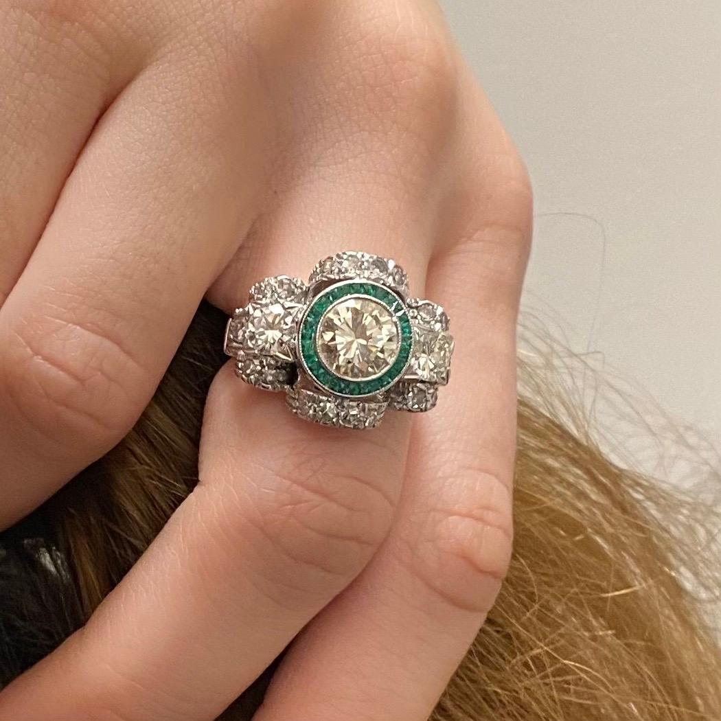 Women's 20th Century 1.80ct Diamond Emerald Target Engagement Cocktail Ring White Gold For Sale