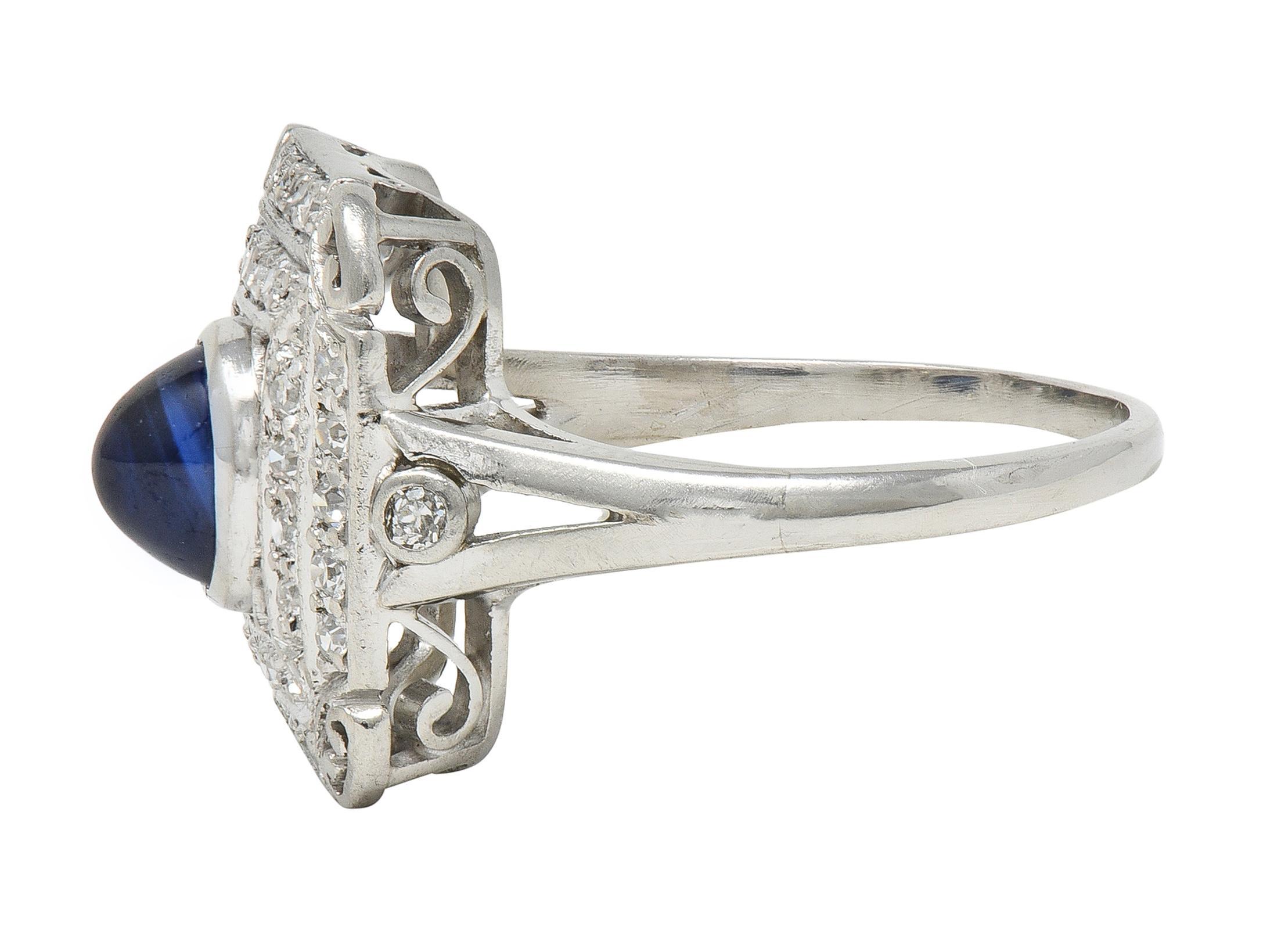 Donna Anello da cena vintage in platino con zaffiro e diamante da 1,81 CTW Art of Vintage in vendita