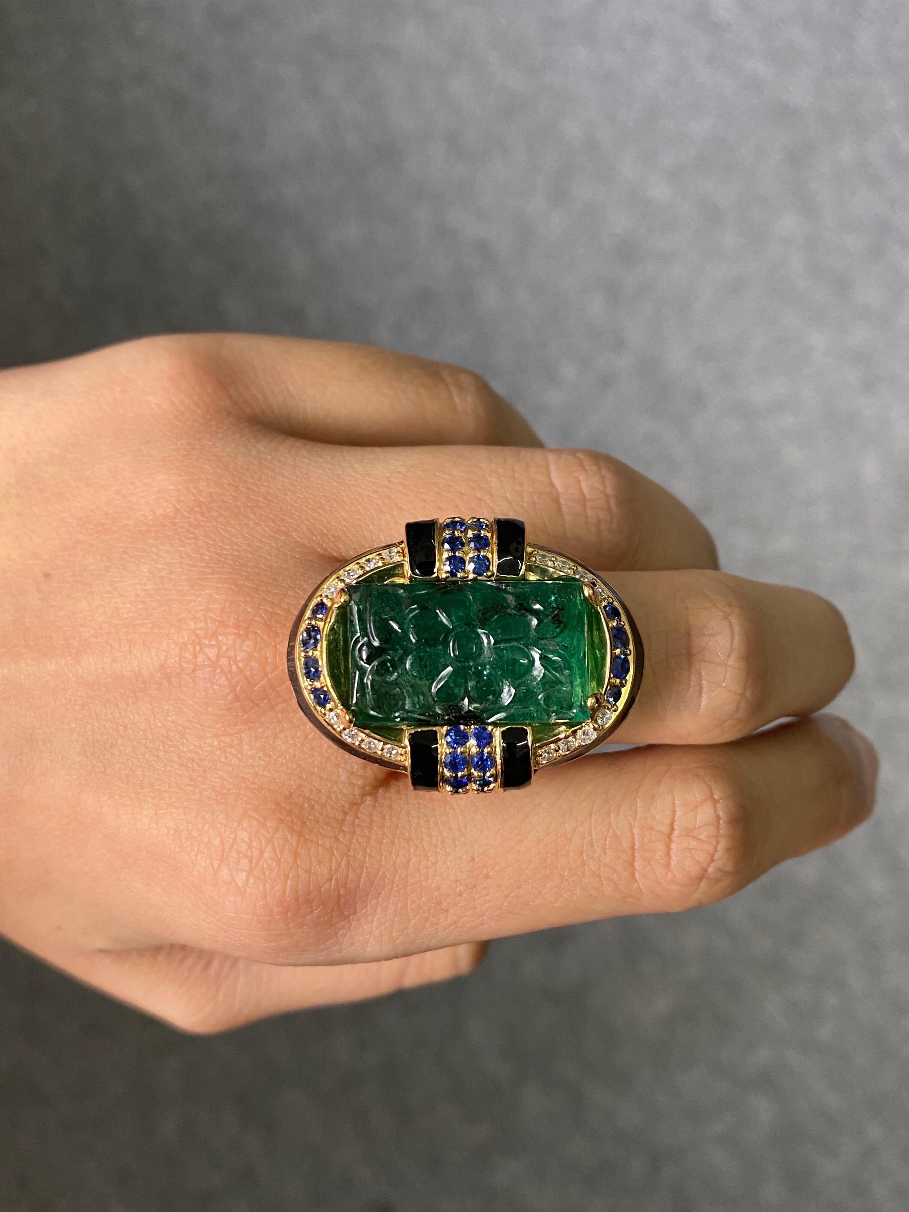 Art-Deco 18.20 Carat Carved Emerald, Blue Sapphire and Diamond Cocktail Ring In New Condition In Bangkok, Thailand