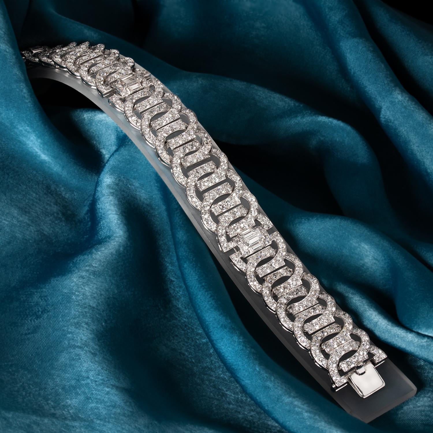 Women's Art Deco 18.20ct Diamond Bracelet, c.1920s For Sale