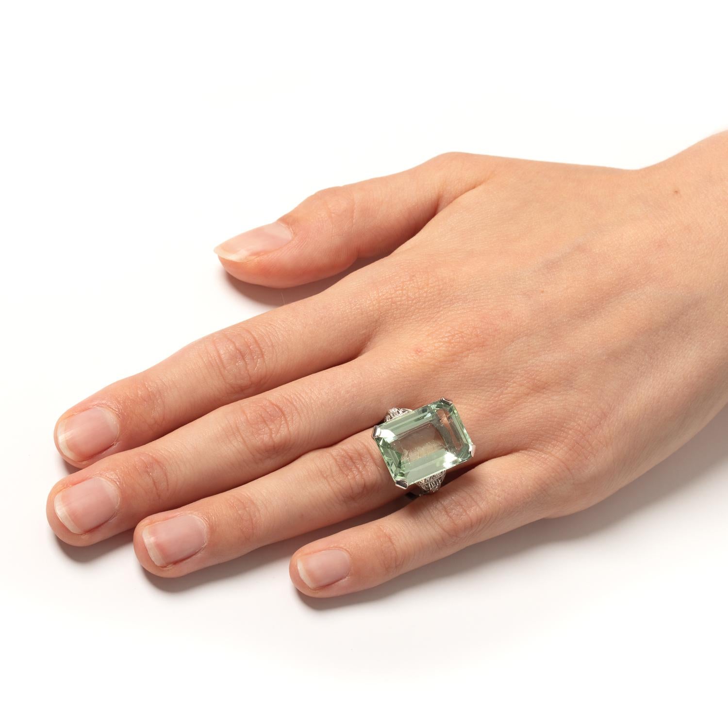 Bague cocktail Art déco en aigue-marine verte 18,52 carats, c. 1920 Pour femmes en vente