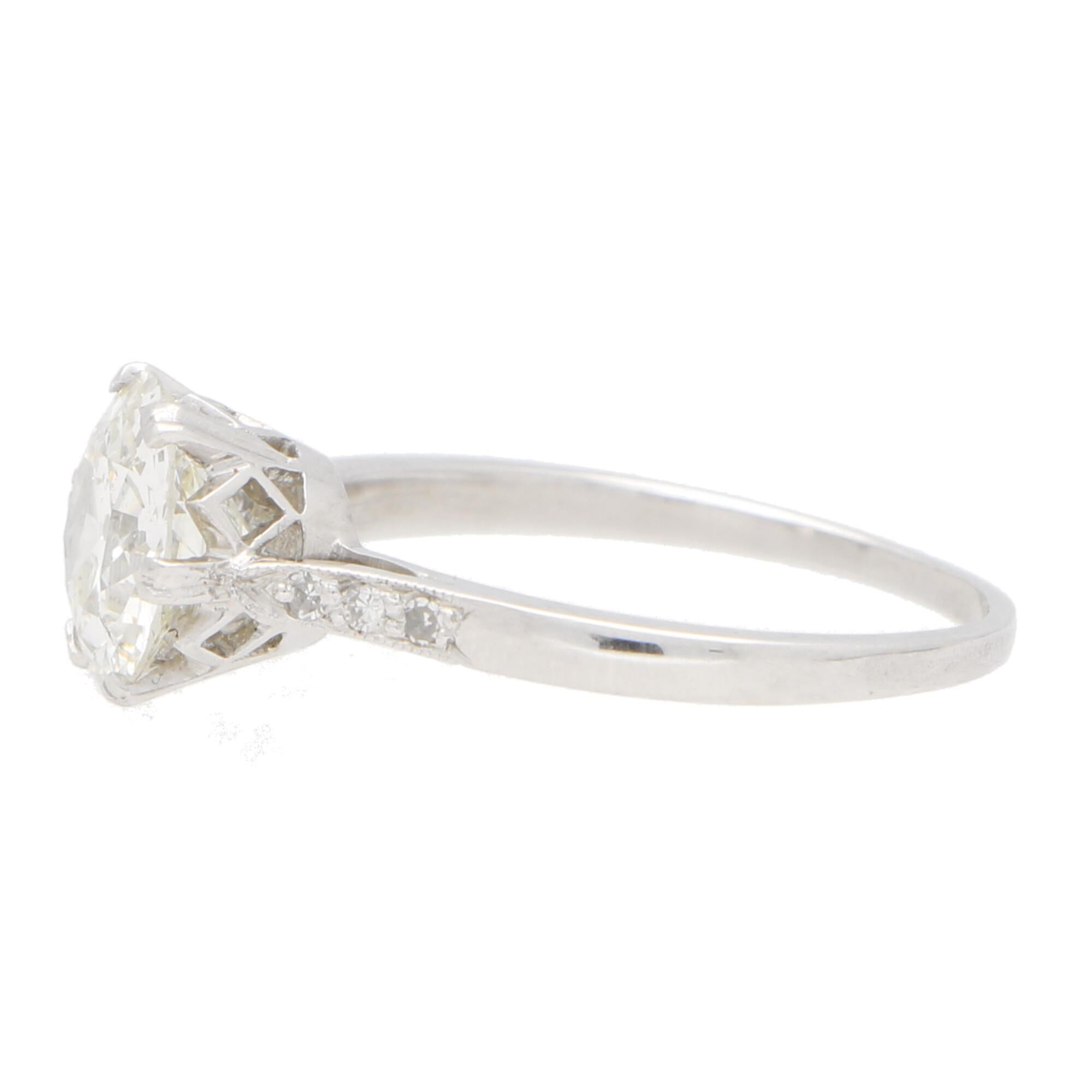 Art Deco 1.85 Carat Old European Cut Diamond Solitaire Ring in Platinum In Good Condition In London, GB