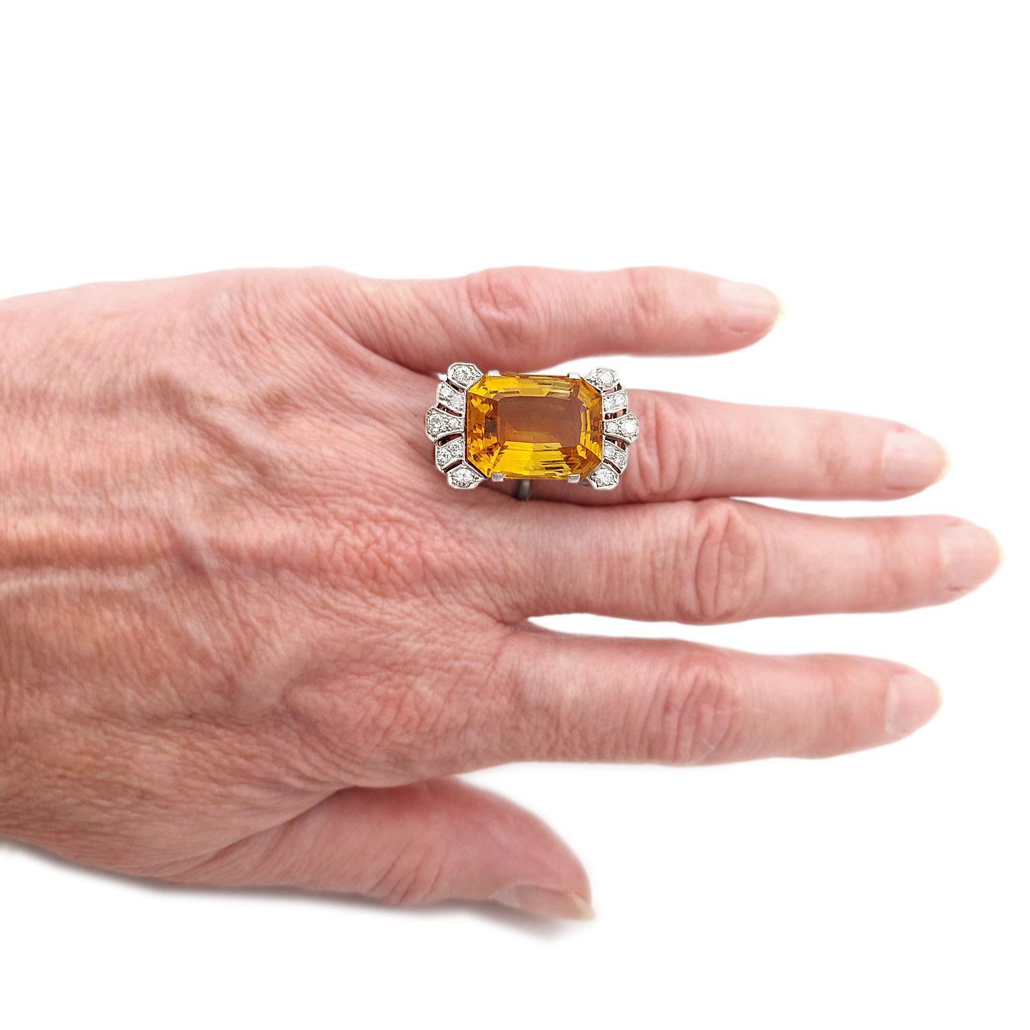 Art Deco 18.7 Carat Citrine Diamond Cocktail Ring in 18 Karat Gold, circa 1930 For Sale 1