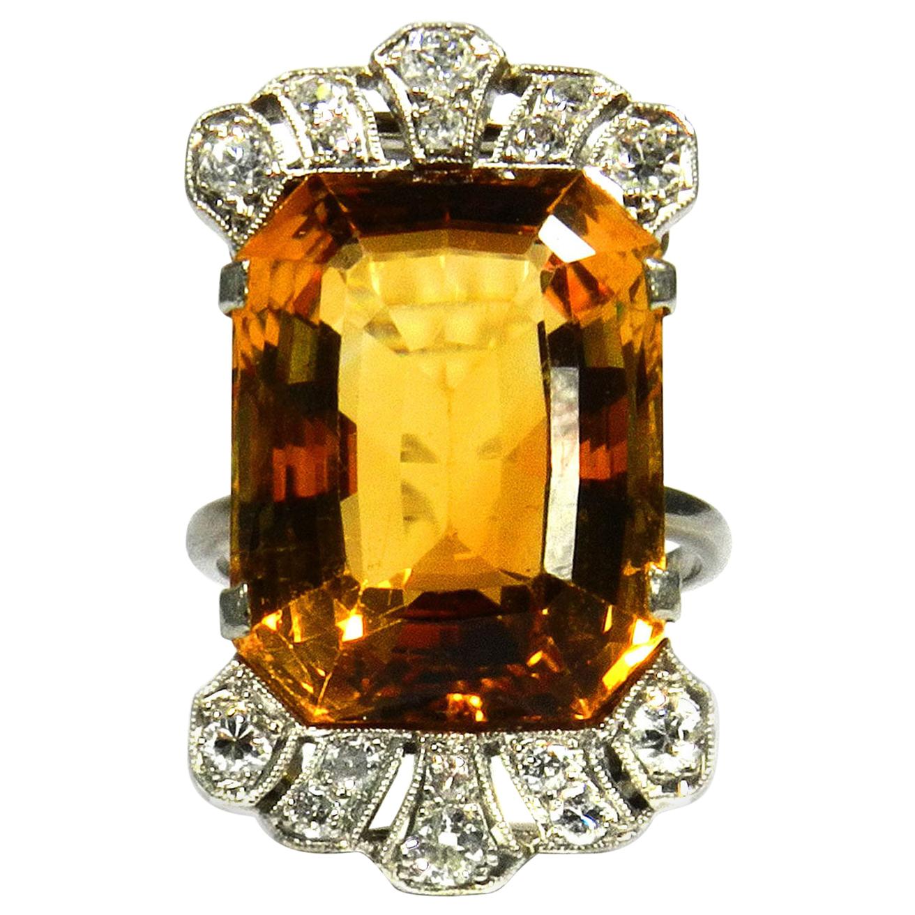 Art Deco 18.7 Carat Citrine Diamond Cocktail Ring in 18 Karat Gold, circa 1930 For Sale