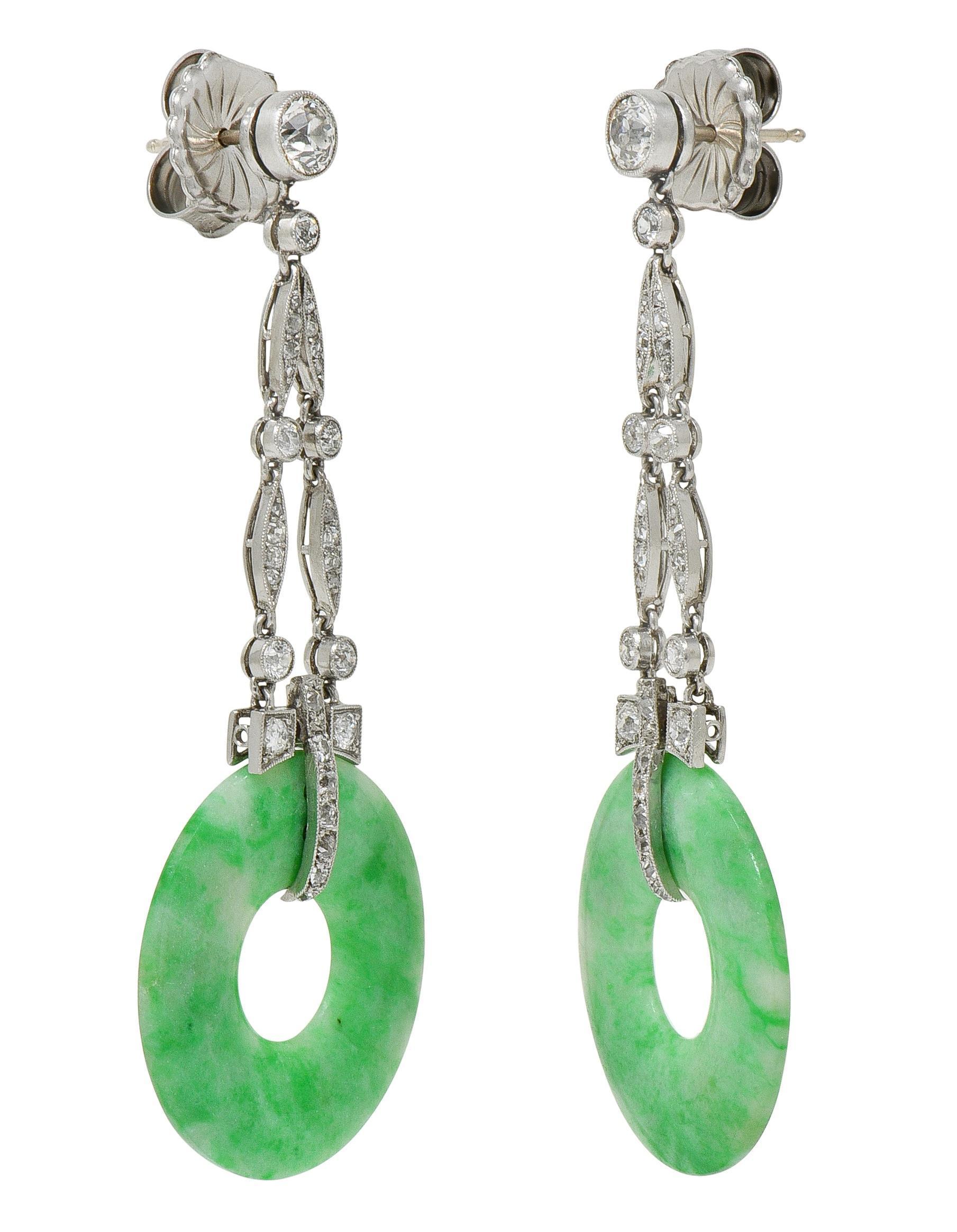 Art Deco 1.88 CTW Diamant Carved Jade Platin Vintage Tropfen Ohrringe im Zustand „Hervorragend“ im Angebot in Philadelphia, PA