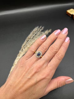 Anello a grappolo ovale con zaffiro cabochon e diamante, Art Deco, 18ct Gold, CIRCA 1920