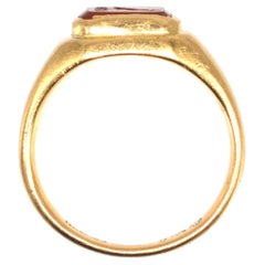 Art Deco 18ct Gold Carnelian Signet Ring with an Engraving of a Bird