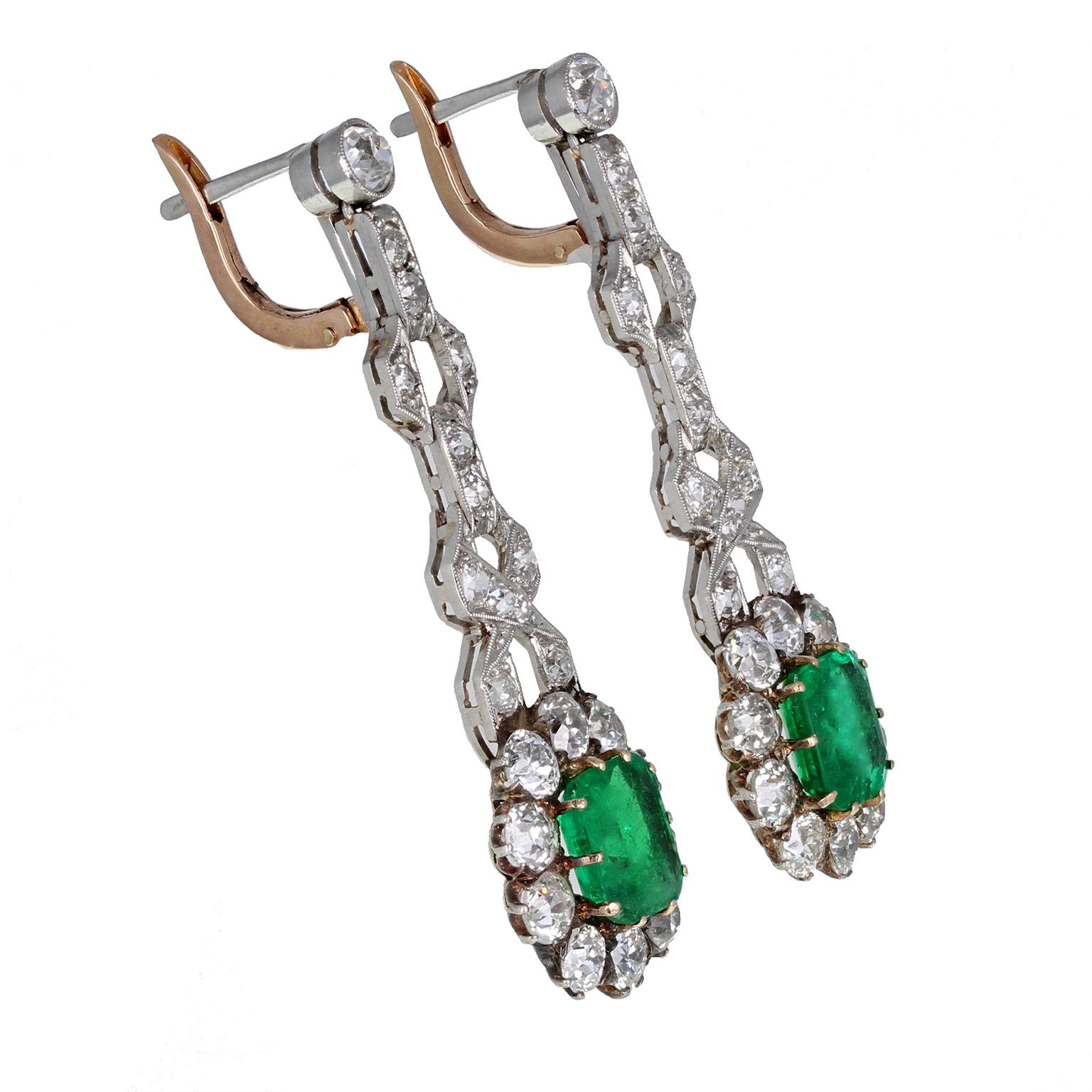 Emerald Cut Art Deco 18 Carat Platinum Colombian Emerald Diamond Drop Earrings For Sale
