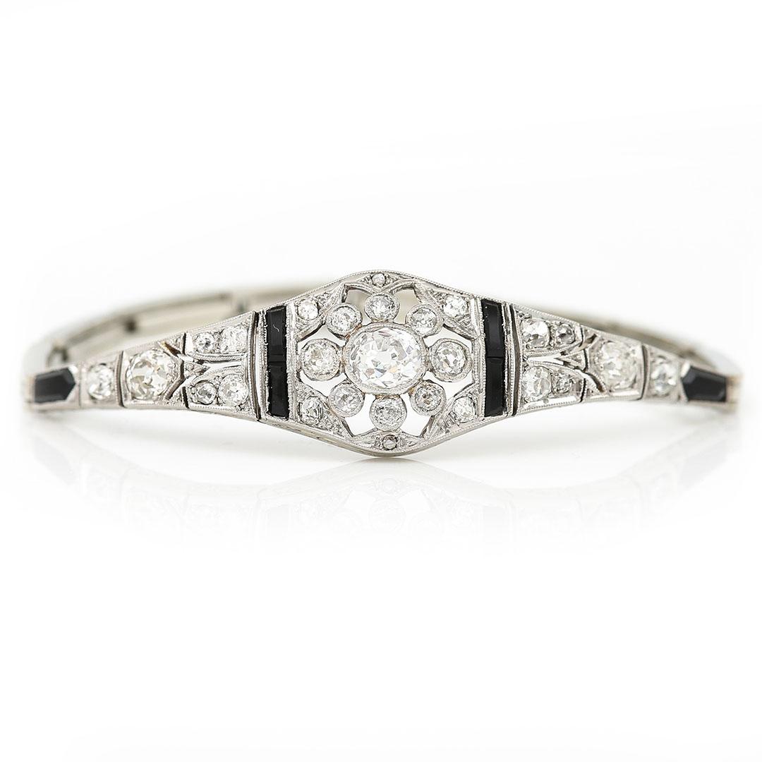 Art Deco 18ct White Gold 2ct Old Mine Cut Diamond and Onyx Bracelet, circa 1930 In Good Condition In Lancashire, Oldham