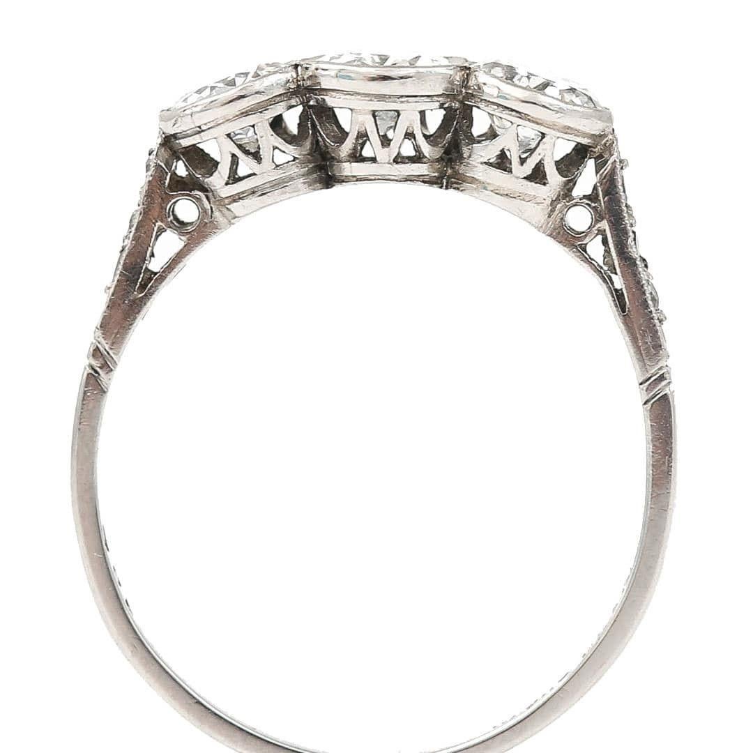 Art Deco 18ct White Gold Three Stone Early Brilliant Cut Diamond Ring circa 1920 For Sale 3