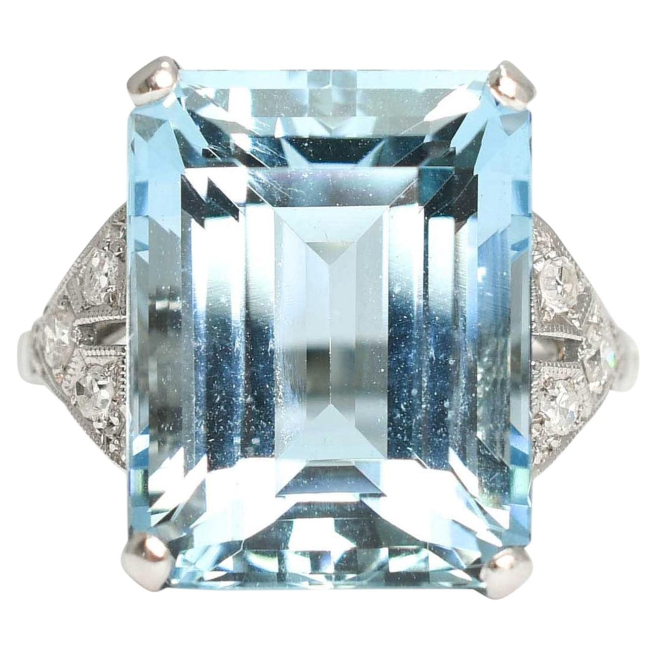 Art Deco 18k Gold 14.86ct Aquamarin & Diamant Cocktail Ring, CIRCA 1920
