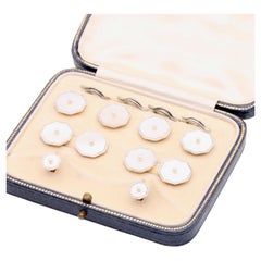 Ensemble de boutons de manchette et de clous d'oreilles Art déco en or 18 carats et en or 9 carats avec nacre et perles