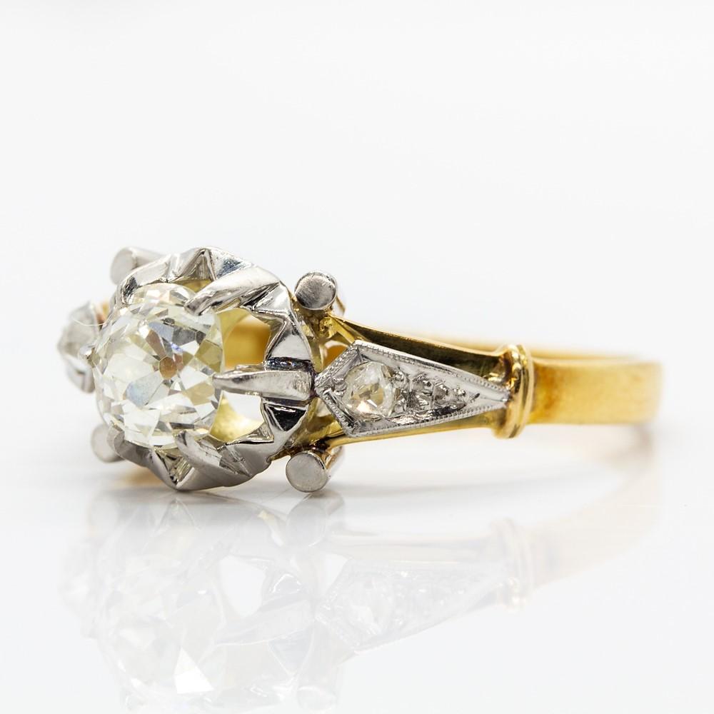 Art Deco 18 Karat Gold and Platinum Diamonds Engagement Ring In Excellent Condition In Miami, FL