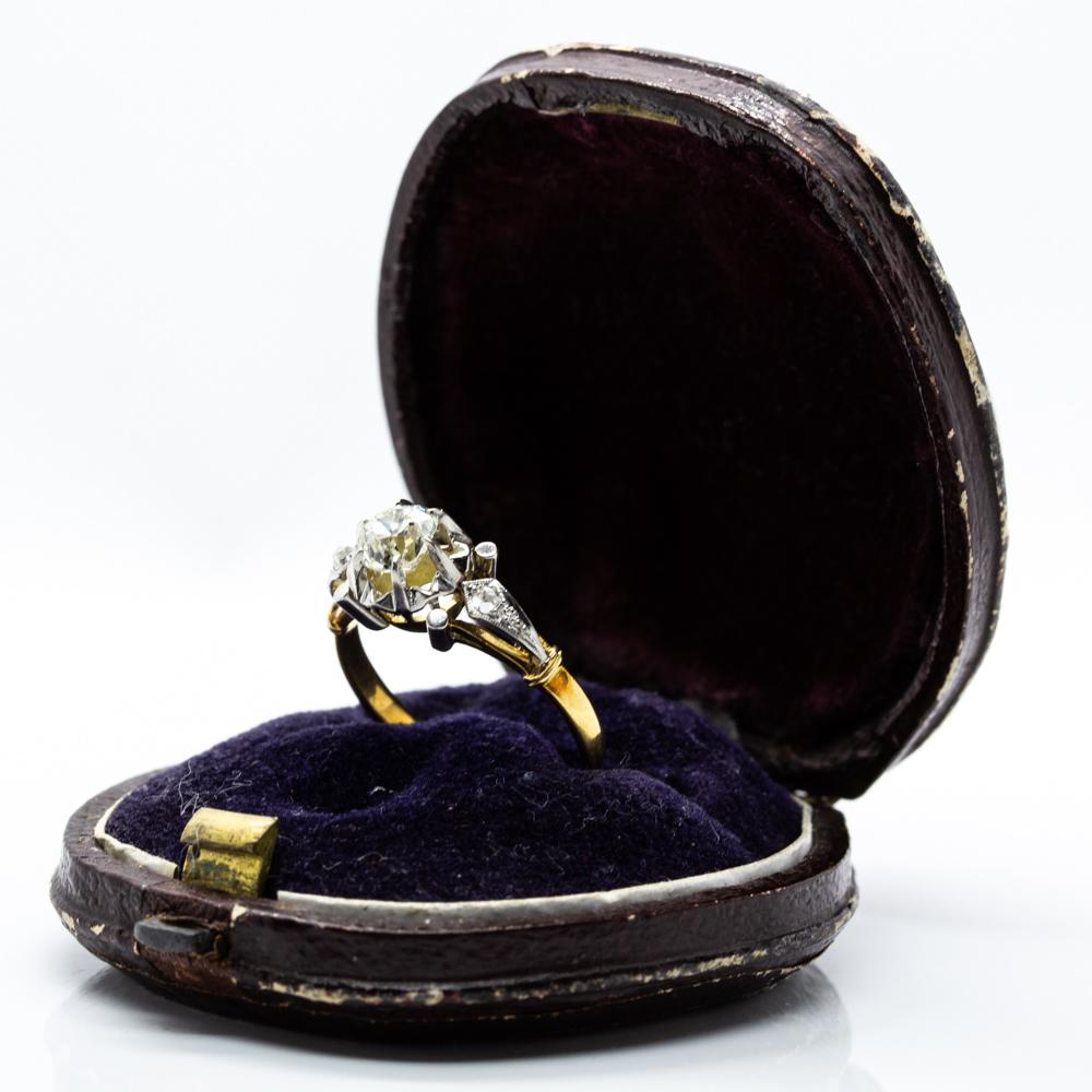 Art Deco 18 Karat Gold and Platinum Diamonds Engagement Ring 2