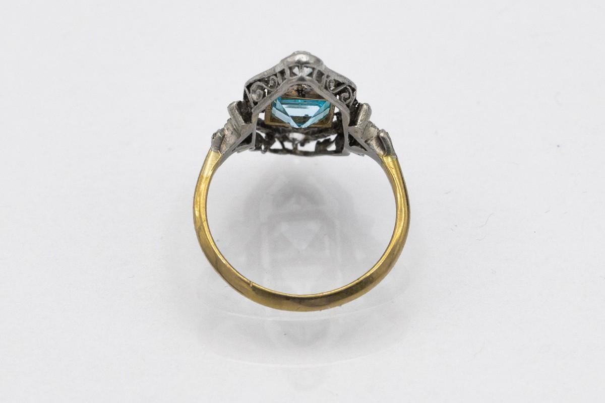 Art Deco 18K Gold and Platinum Ring with Aquamarine and Diamonds For Sale 1
