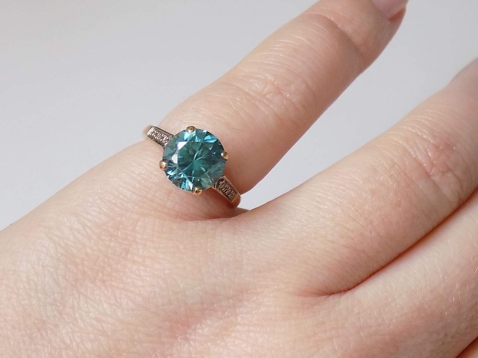 Art Deco 18 Karat Gold Blue Zircon Diamond Ring In Good Condition For Sale In Boston, Lincolnshire