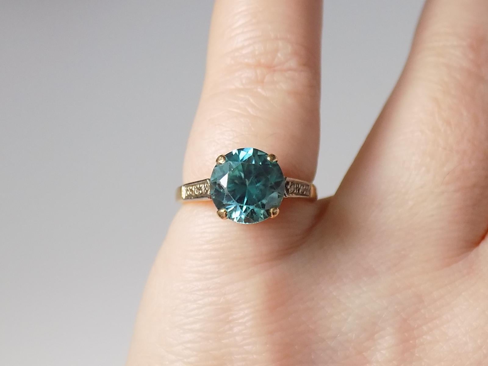 Art Deco 18 Karat Gold Blue Zircon Diamond Ring For Sale 1