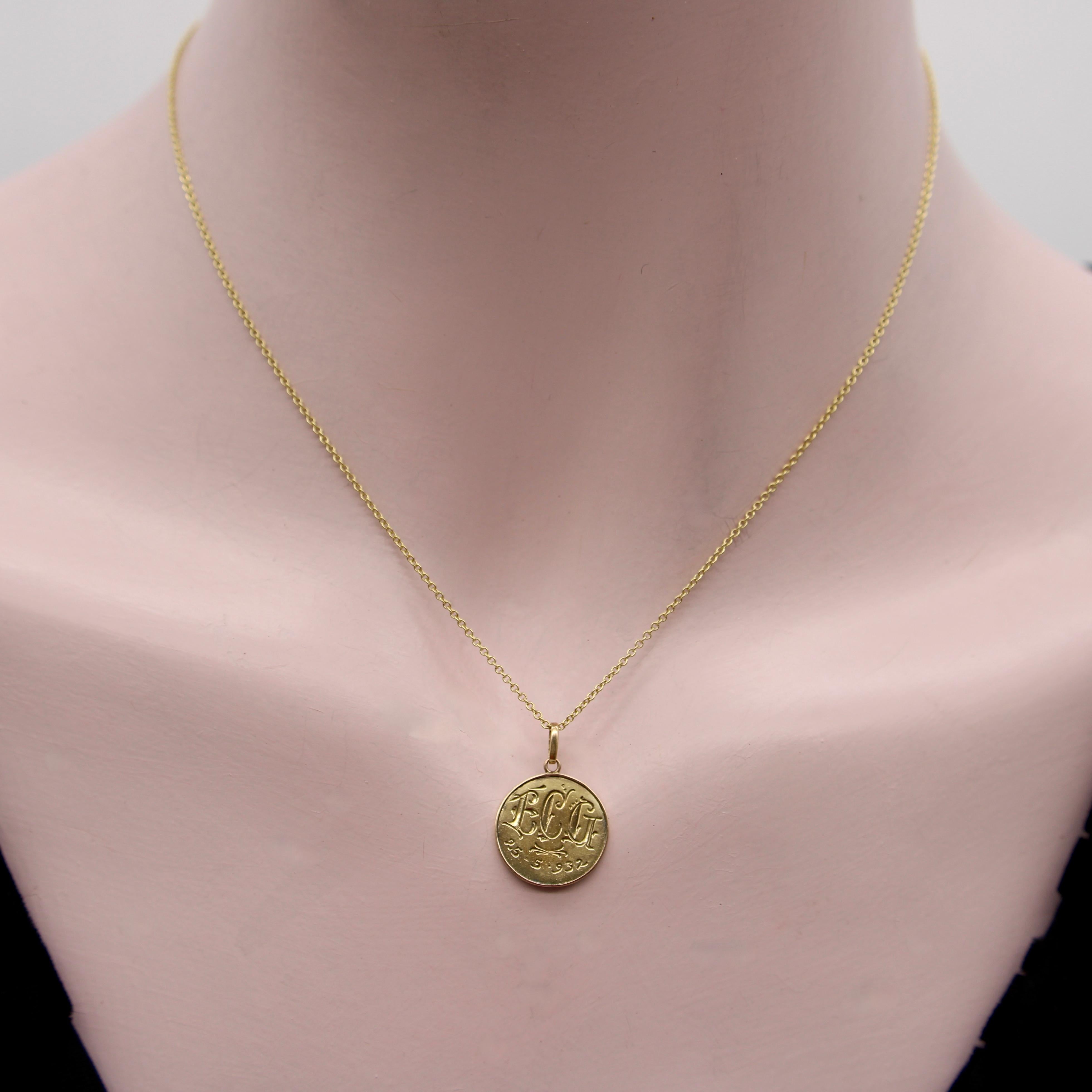 Ciondolo a forma di medaglione con cuore sacro in oro 18 carati dipinto a mano Art Deco in vendita 3