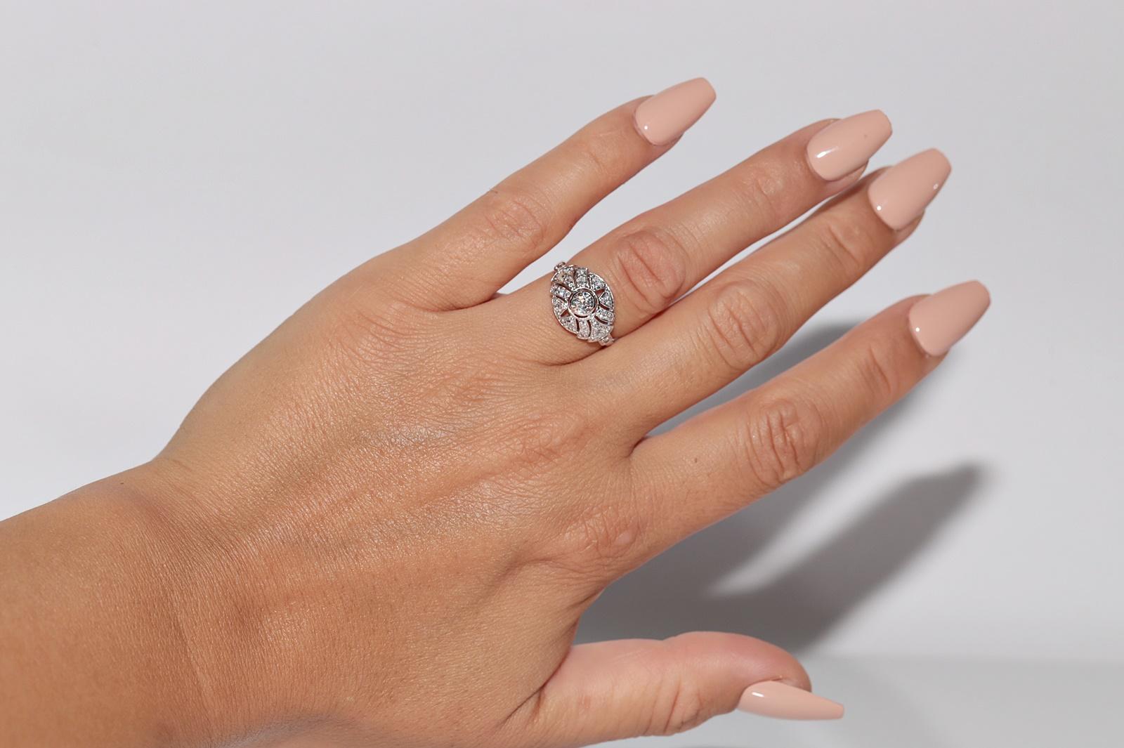 In very good condition.
Total weight is 3.1 grams.
Totally is main stone about 0.25 ct.
Totally is side diamond 0.40 ct.
The diamond is has G-H color and vs-s1 clarity.
Ring size is US 5.25
We can make any size.
Box is not included.
Please contact