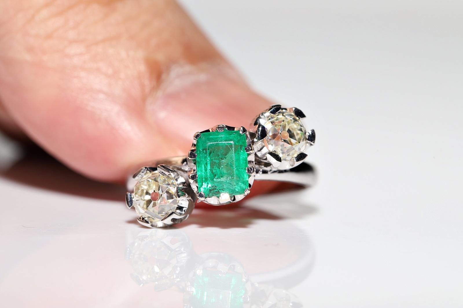 Art Deco 18k Gold Altminenschliff Diamant und Smaragd Dekorierter Ring  Damen im Angebot