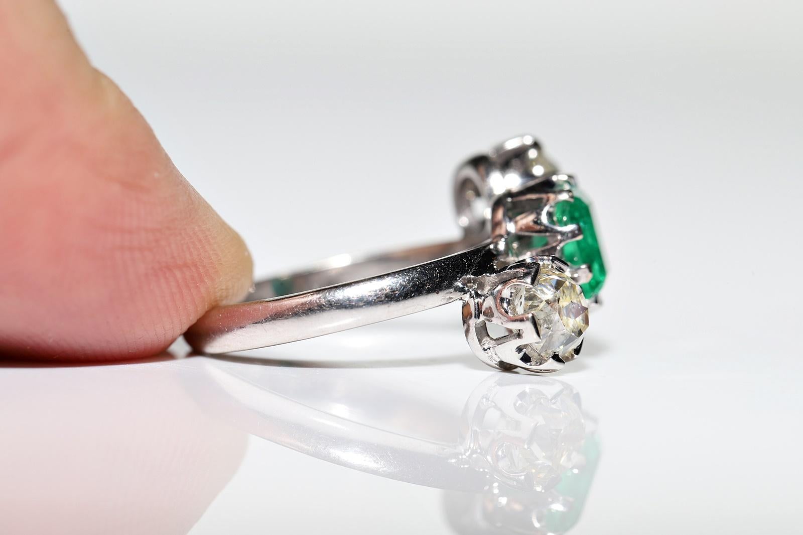 Art Deco 18k Gold Altminenschliff Diamant und Smaragd Dekorierter Ring  im Angebot 2