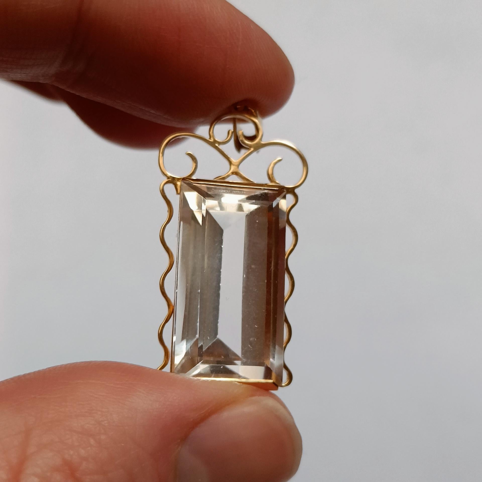 18k yellow gold Art Deco pendant designed by Ateljé Stigbert for Heribert Engelbert. Stockholm, Sweden 1946. Good condition.

Hallmarks:
Stigbert (Designer)
HE (Heribert Engelbert, maker)
18K (Gold carats)
Stockholm city mark
Three crowns (Swedish