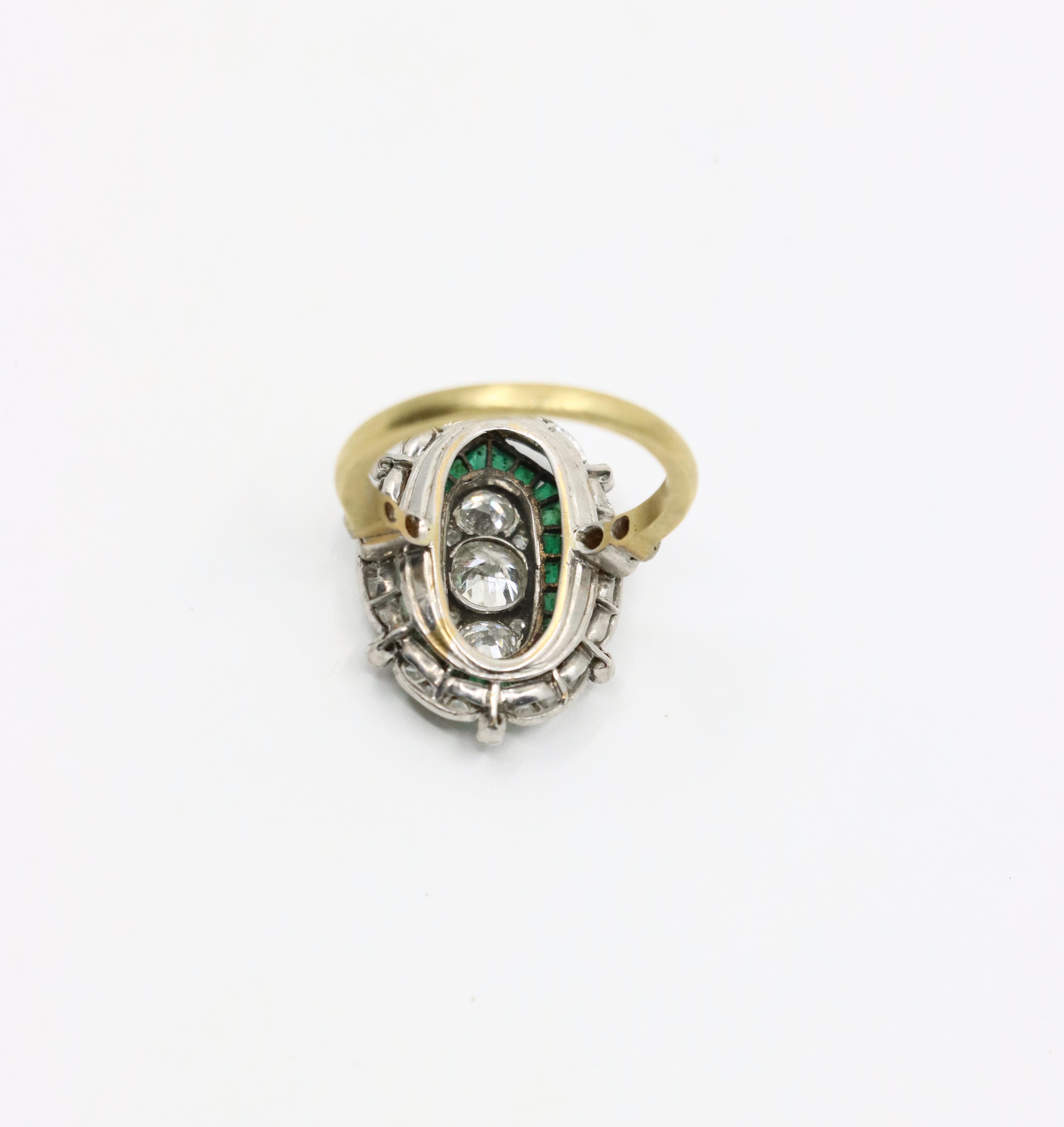 Anillo Art Déco de Oro de 18K y Platino con Esmeralda de Diamantes en venta 5