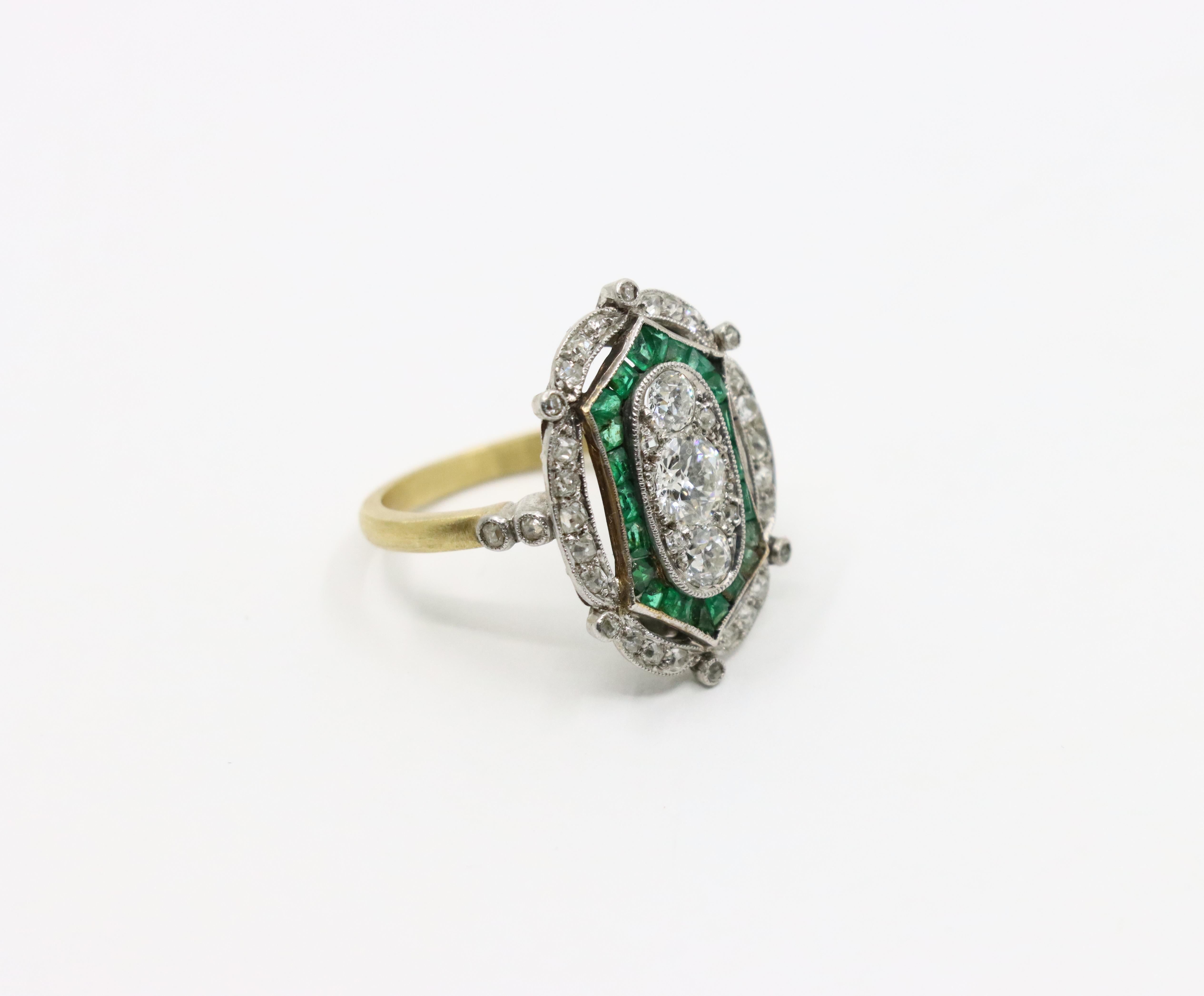 De las mujeres Anillo Art Déco de Oro de 18K y Platino con Esmeralda de Diamantes en venta
