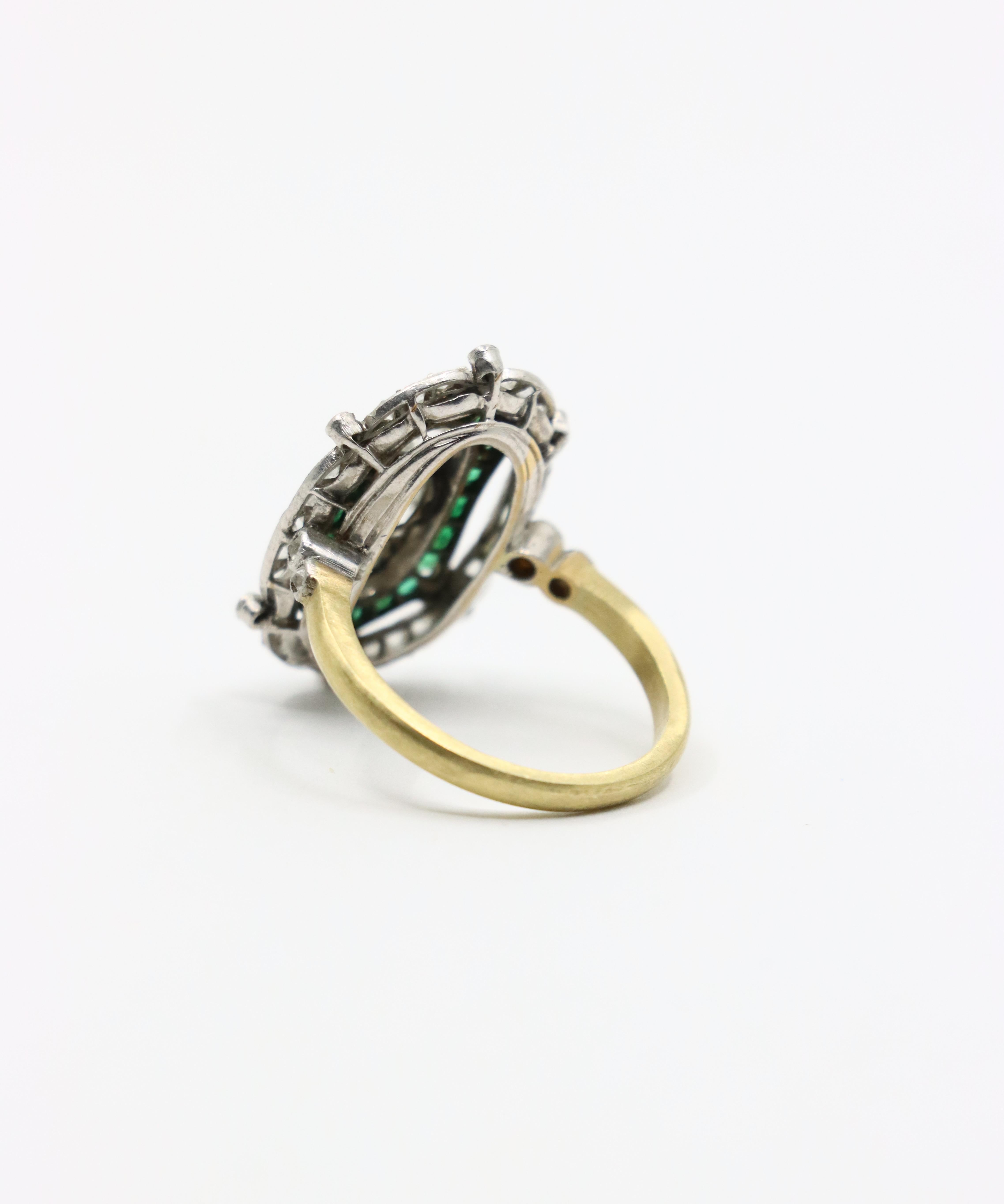 Anillo Art Déco de Oro de 18K y Platino con Esmeralda de Diamantes en venta 2