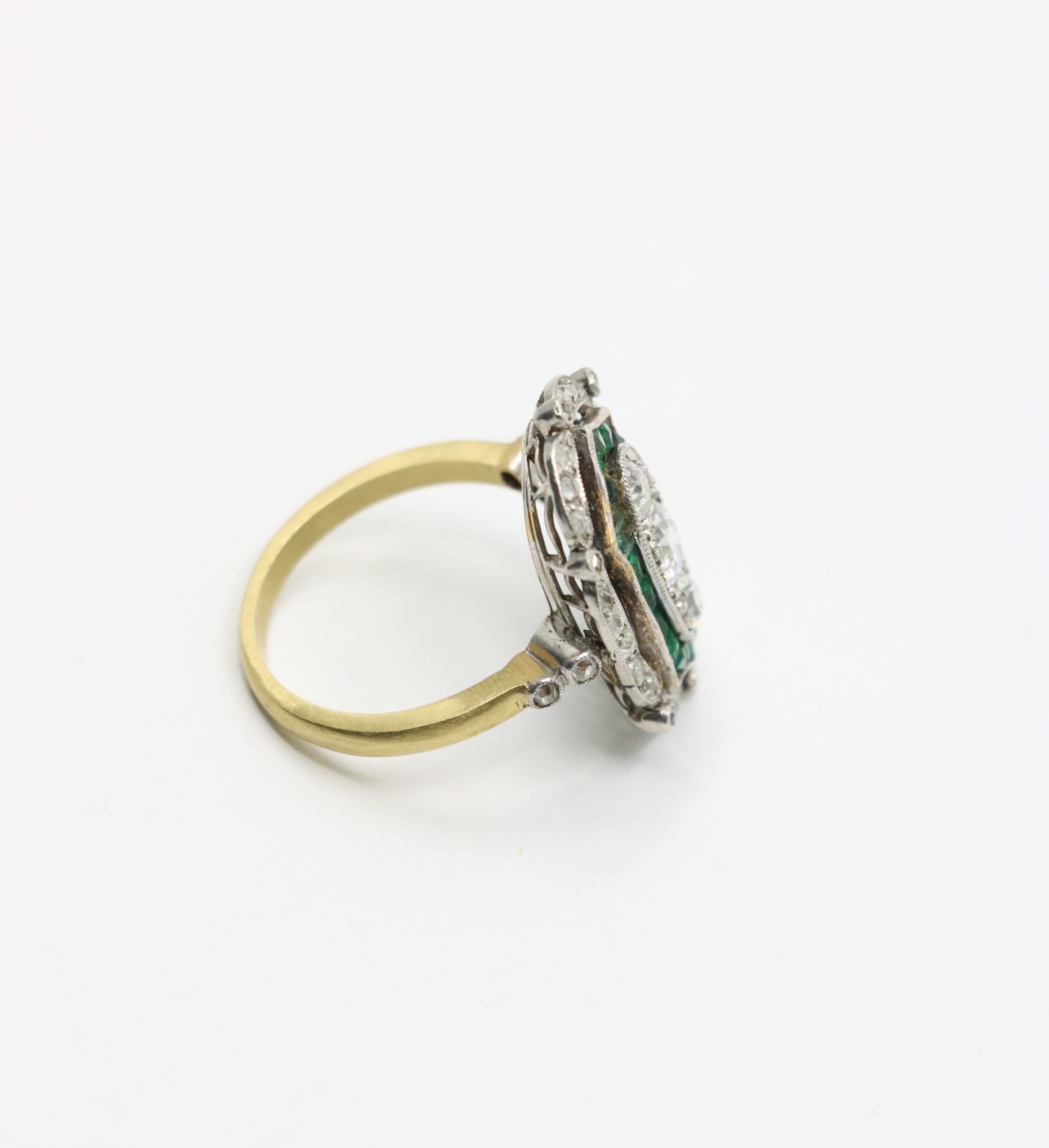 Anillo Art Déco de Oro de 18K y Platino con Esmeralda de Diamantes en venta 3