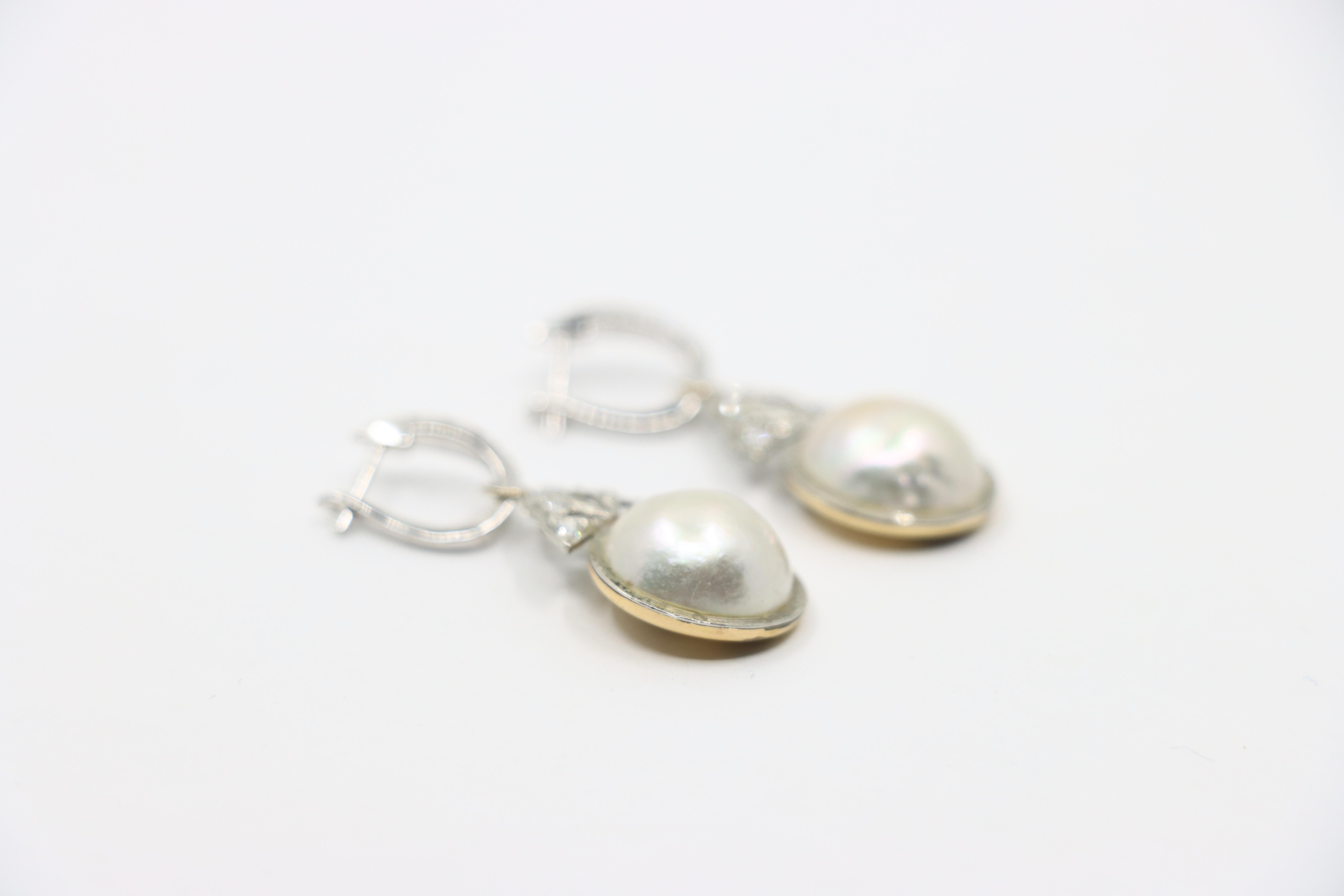 Orecchini Art Deco in oro 18 carati e platino con diamanti e perle in vendita 3