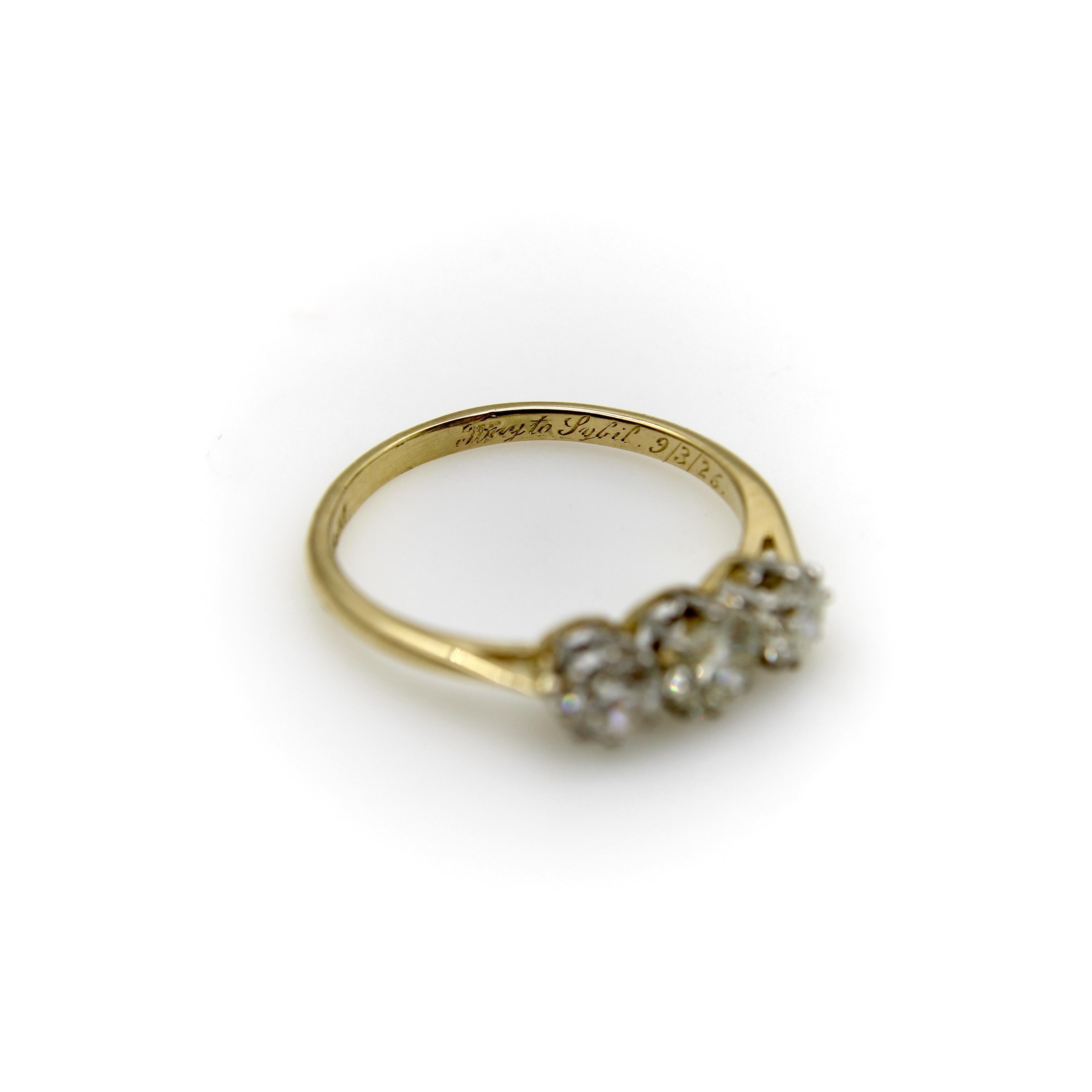 Bague à trois pierres en or 18K et platine, diamant ancien de taille européenne, Art déco en vente 1