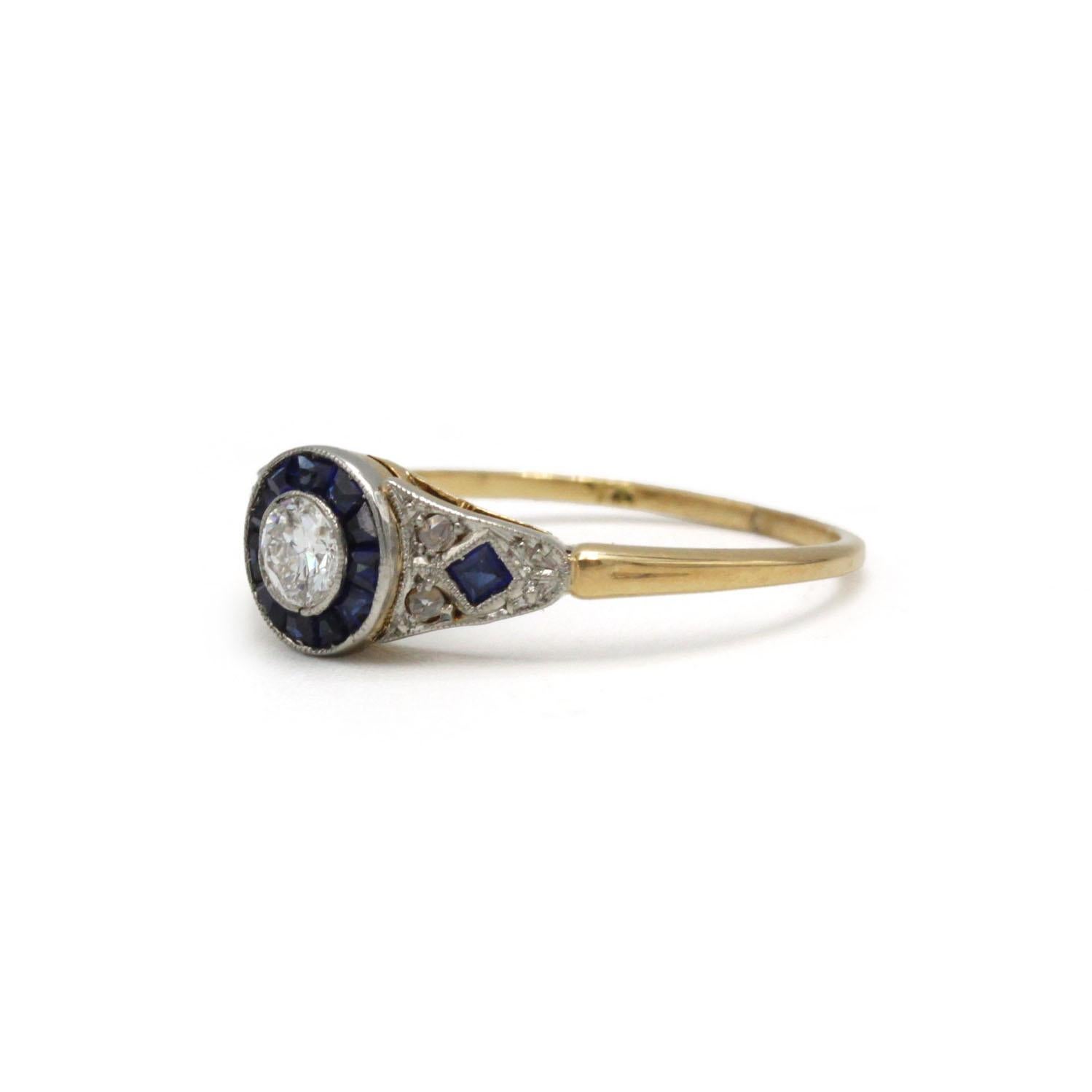Art Déco Art Deco 18K Gold Ring with Old-Cut Diamond and Calibrated Sapphires in vendita