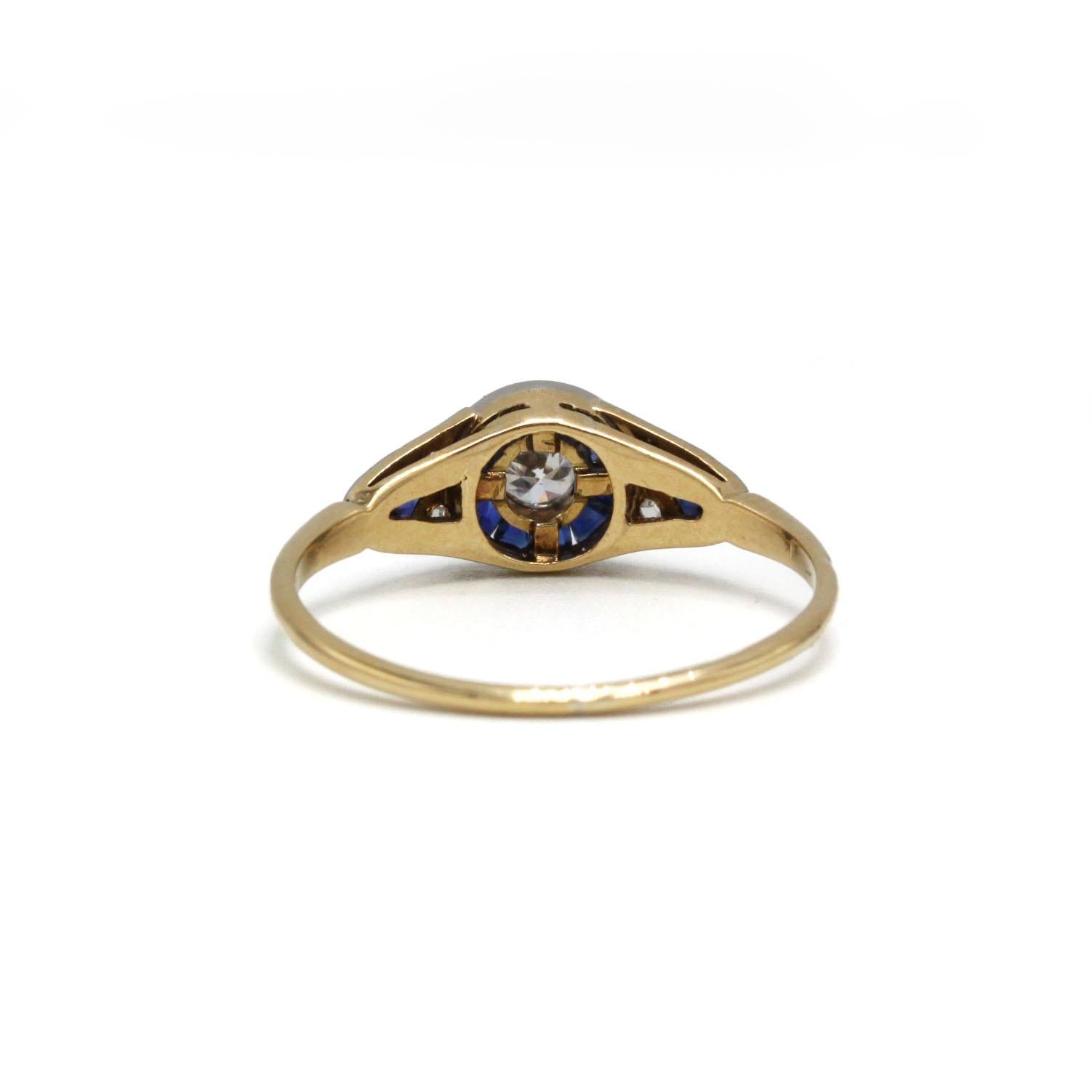 Donna Art Deco 18K Gold Ring with Old-Cut Diamond and Calibrated Sapphires in vendita