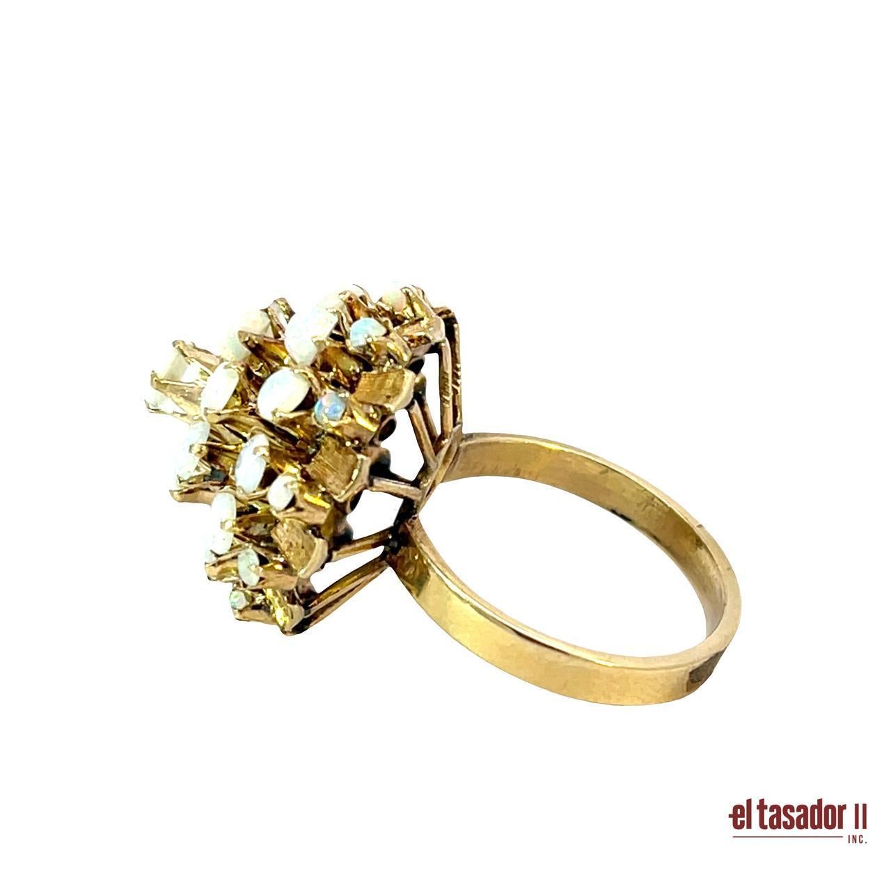 Art Deco 18K Gold Ring with Opals – 6.8 g In Good Condition For Sale In Aventura, FL