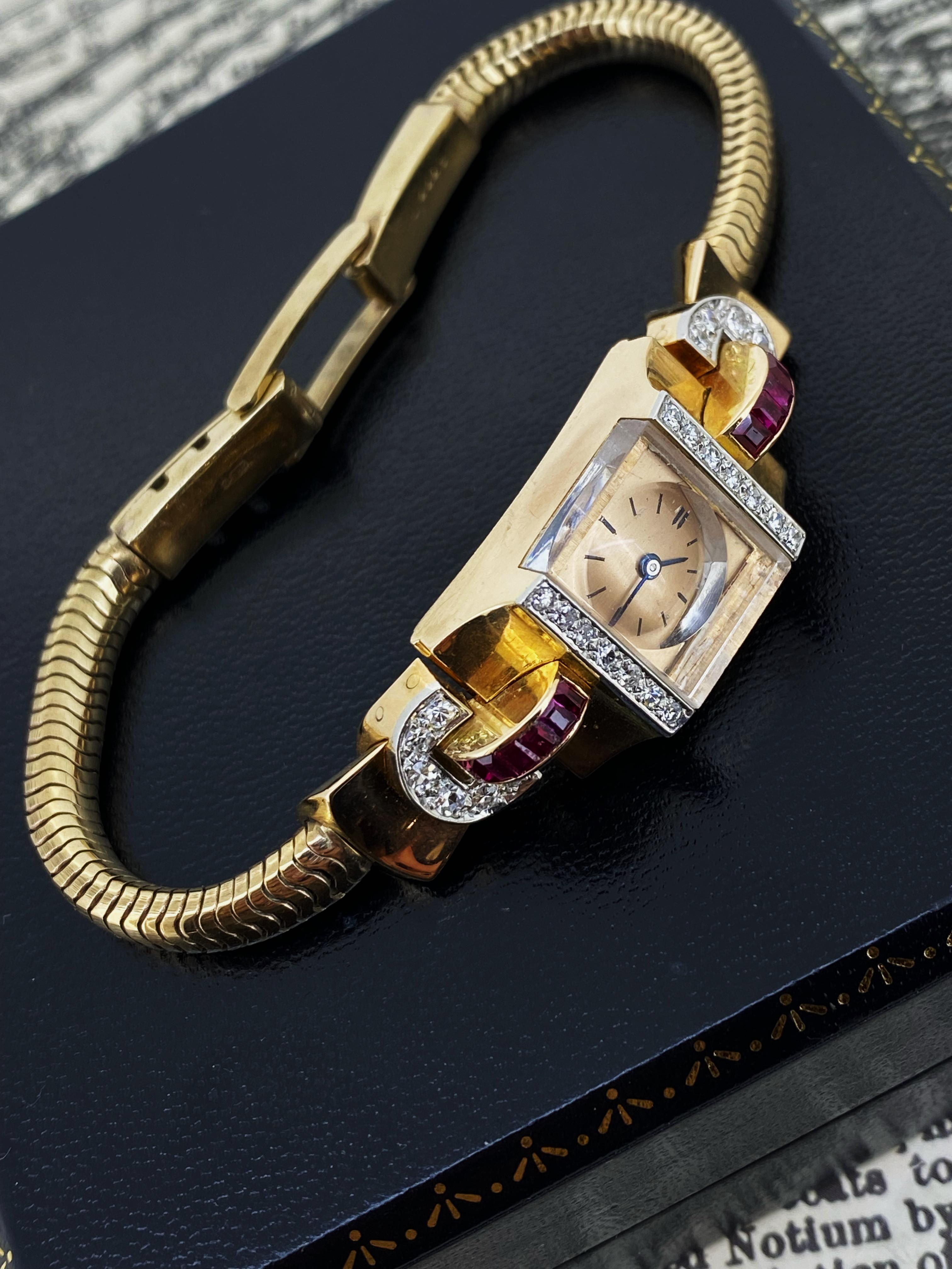 Art-Deco 18K Gold, Ruby, Diamond Swiss Snake Band Cocktail Ladies Bracelet Watch Pour femmes en vente