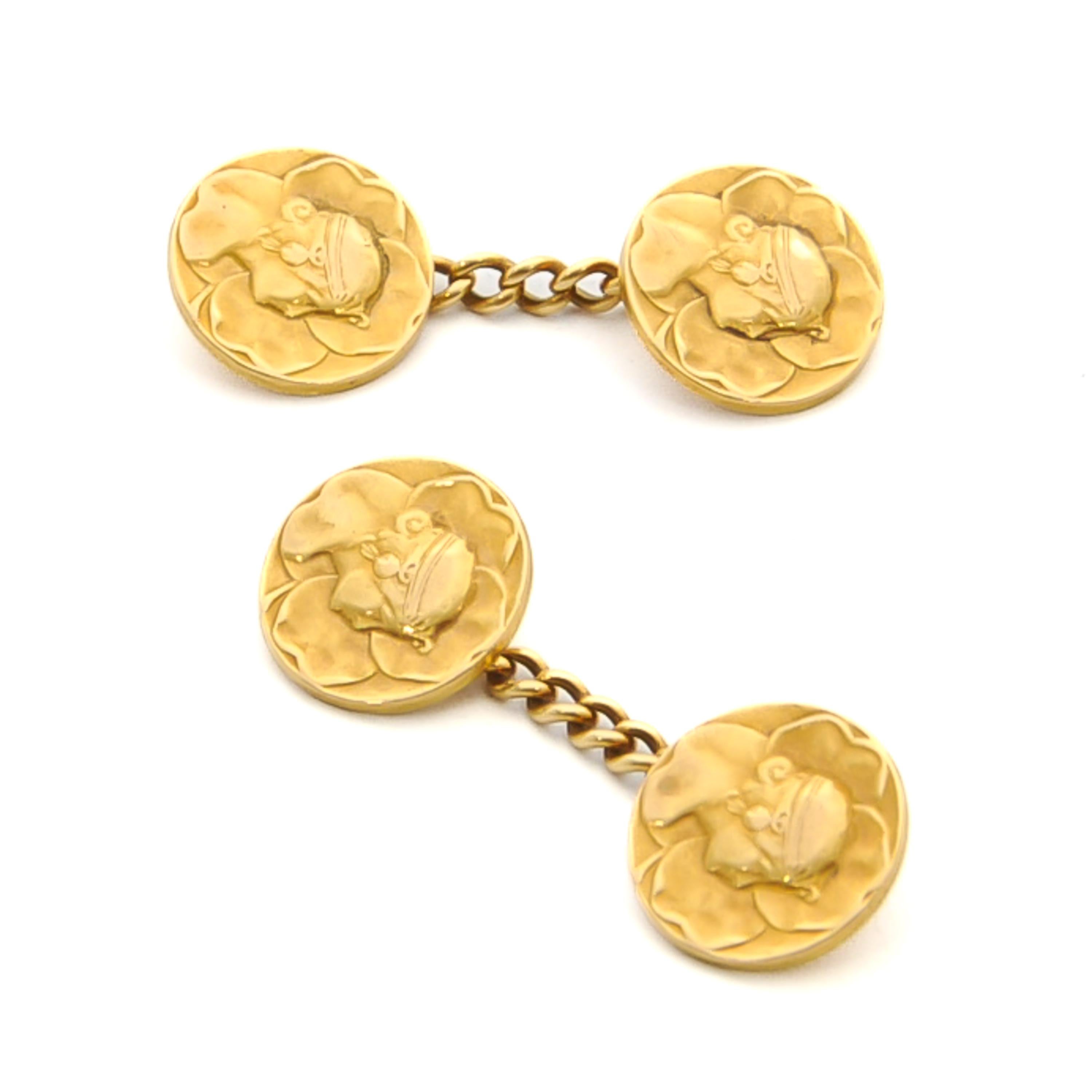 A winsome woman's profile graces these elegant antique Art Nouveau chain-link cufflinks. Beautifully crafted in 18 karat gold with a carved relief of a woman's profile. This lovely lady wears a graceful headband in her hair, accessories and her hair