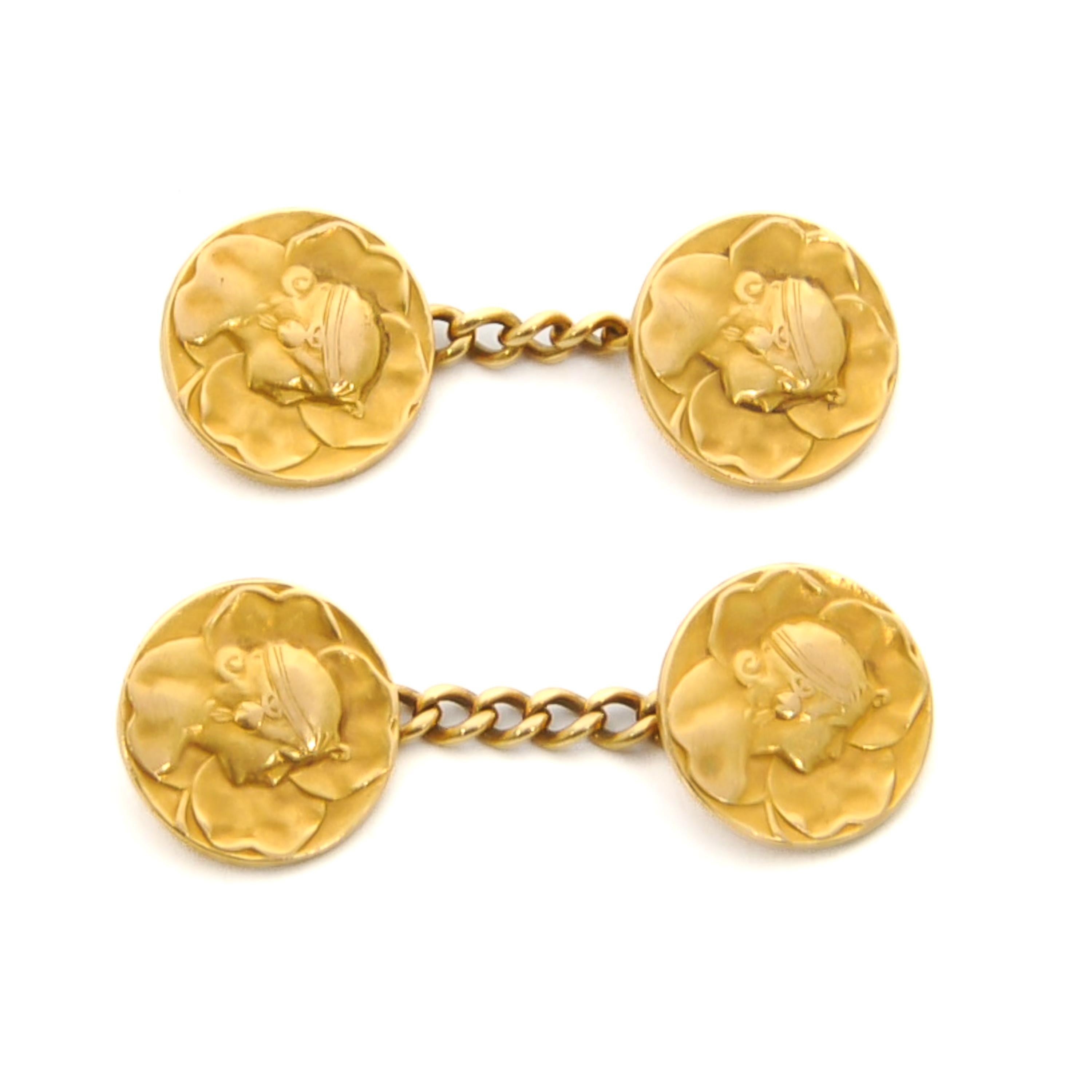 Antique Art Nouveau 18K Gold Carved Cuff Links In Good Condition For Sale In Rotterdam, NL
