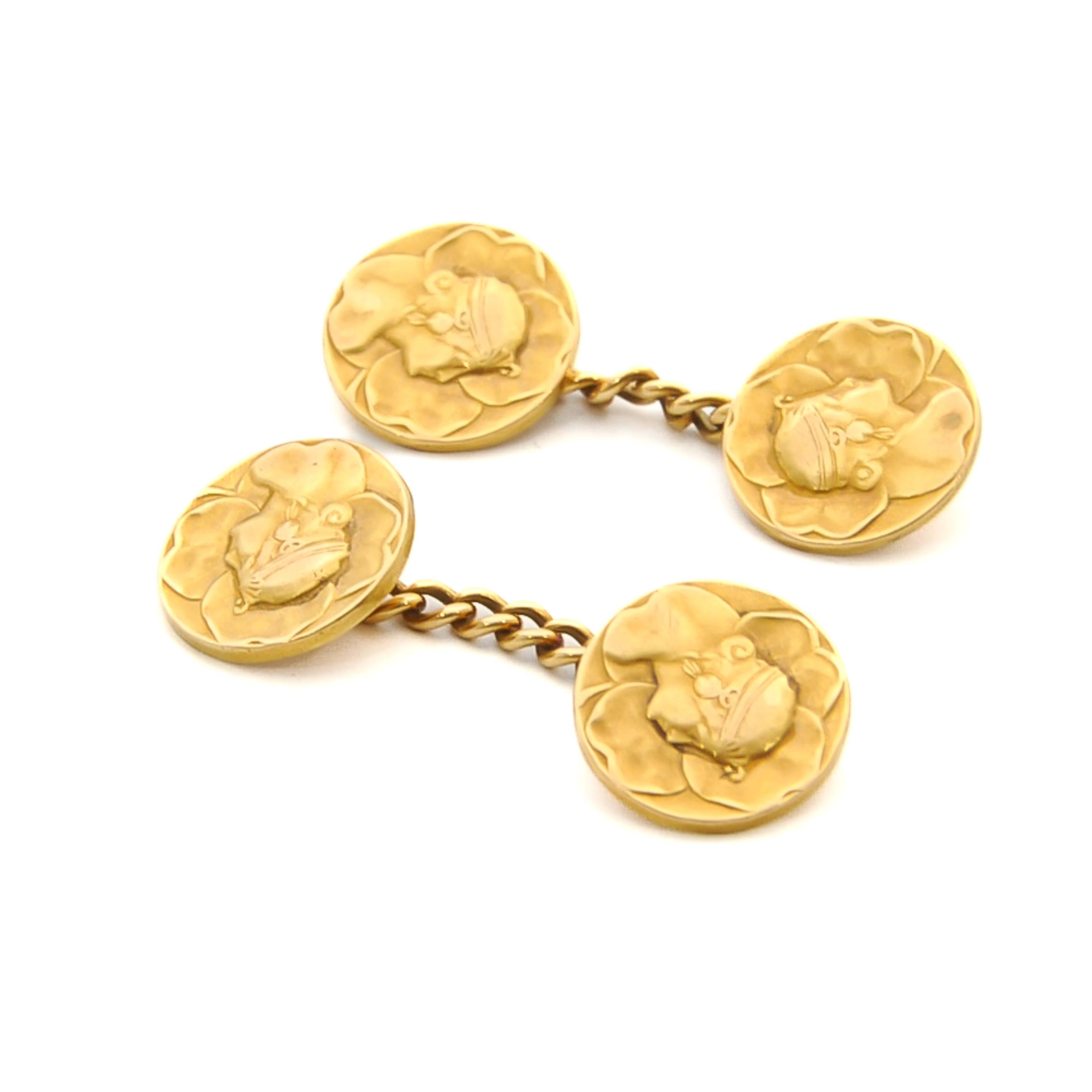 Women's or Men's Antique Art Nouveau 18K Gold Carved Cuff Links For Sale