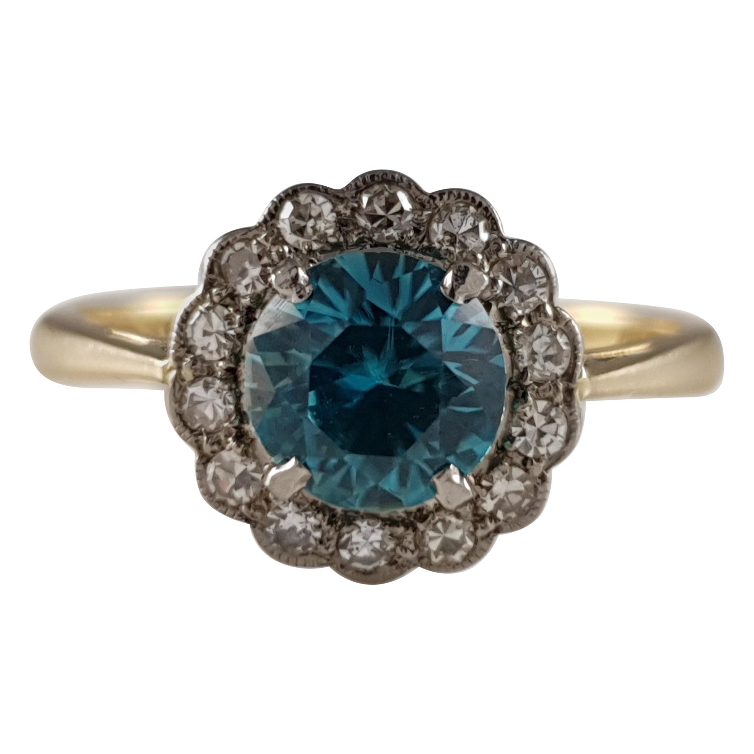 18 carat & Platinum Zircon & Diamond Daisy Cluster Ring, Circa 1930s For Sale