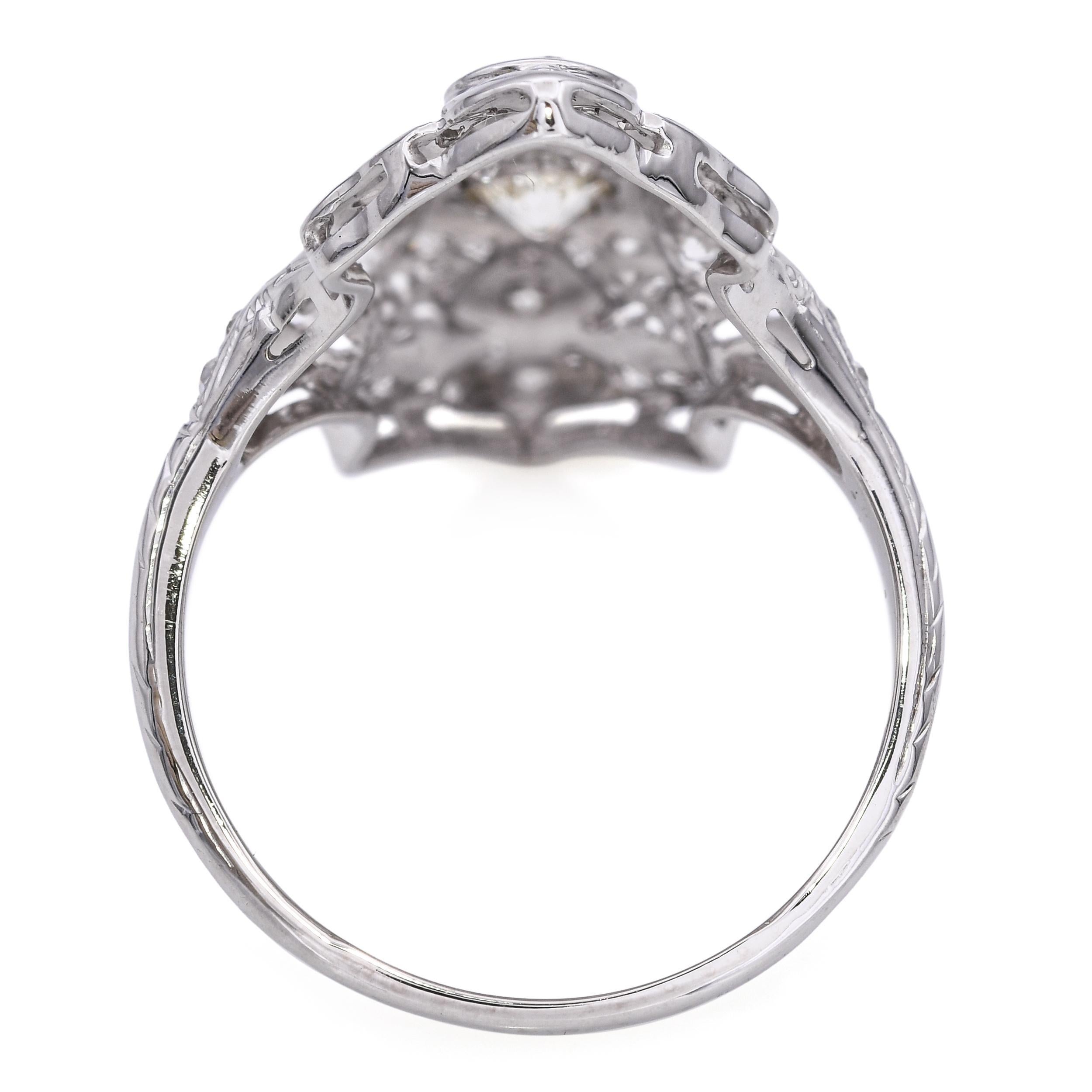 Bague Art Déco en or blanc 18 carats 0.67tcw Diamant Filigree Shield Pour femmes en vente