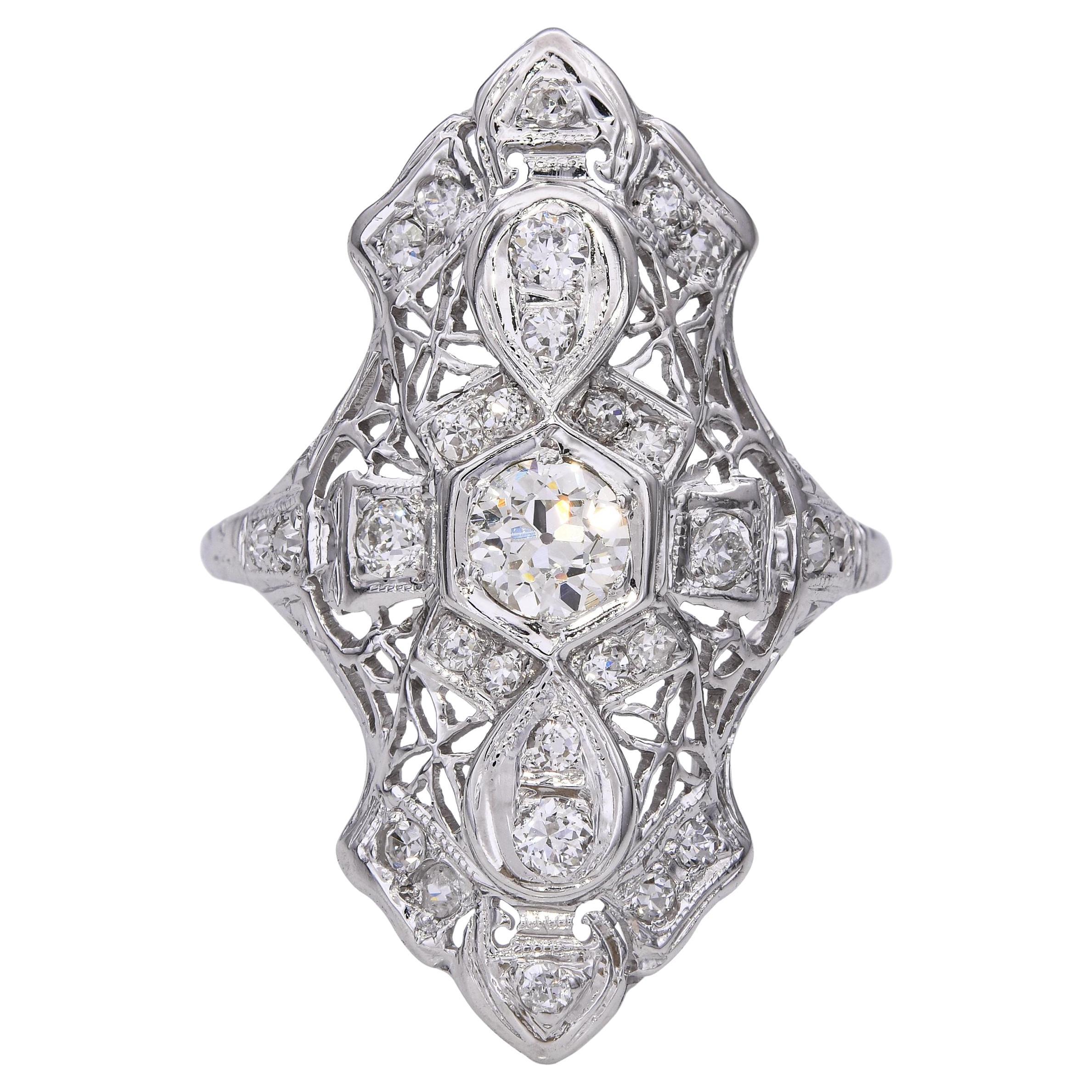 Anello Art Deco in oro bianco 18 carati con scudo filigranato e diamanti da 0,67 tcw