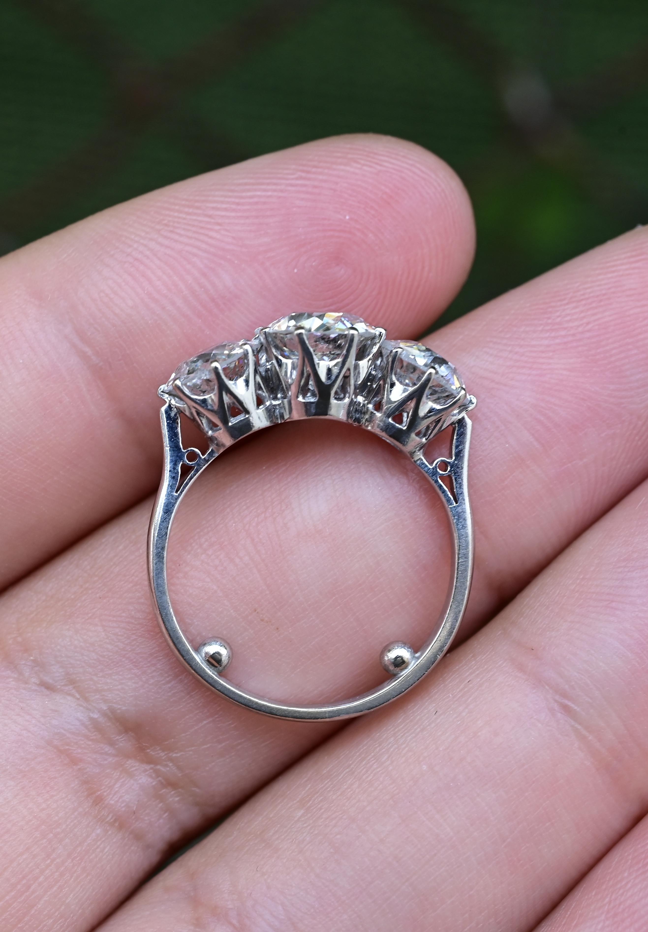 Art Deco 18K White Gold 3-Stone Ring – 3.00ct Old European Cut Diamonds Size 5 For Sale 6