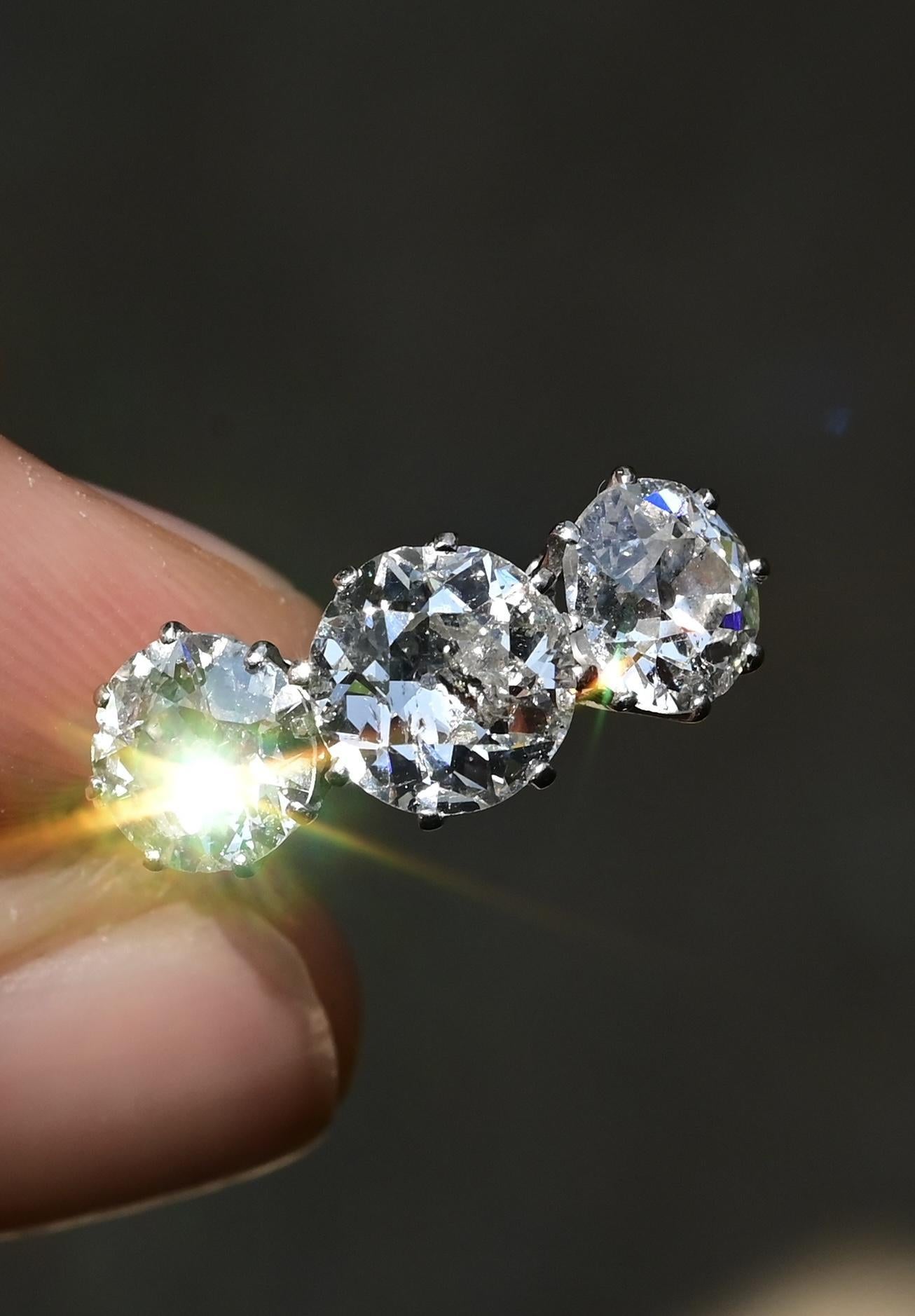 Art Deco 18K White Gold 3-Stone Ring – 3.00ct Old European Cut Diamonds – Center 1.20ct – Size 5

An extraordinary find from the Art Deco era, this 18 karat white gold three-stone diamond ring captures timeless elegance and vintage craftsmanship.