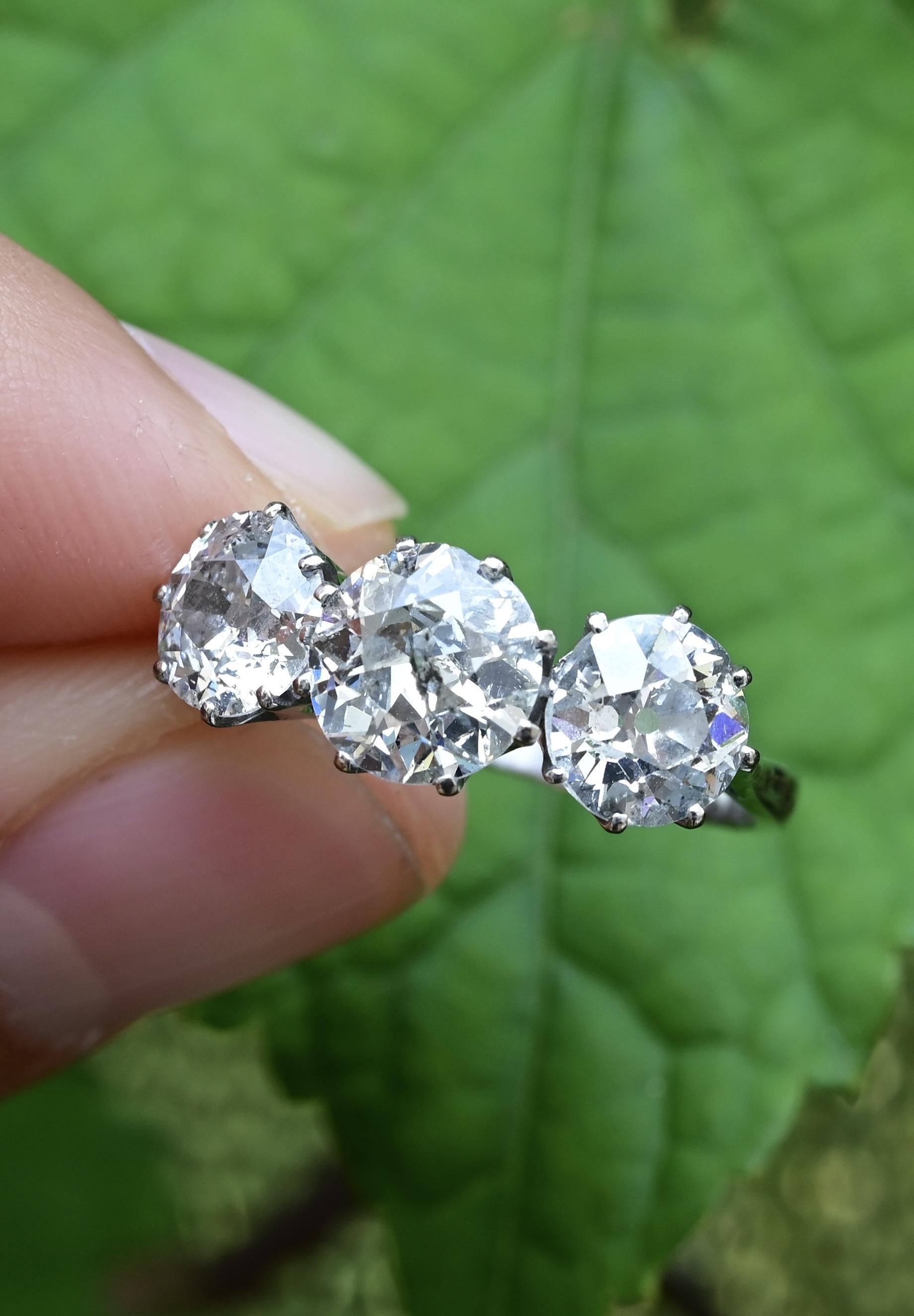 Art Deco 18K White Gold 3-Stone Ring – 3.00ct Old European Cut Diamonds Size 5 For Sale 2