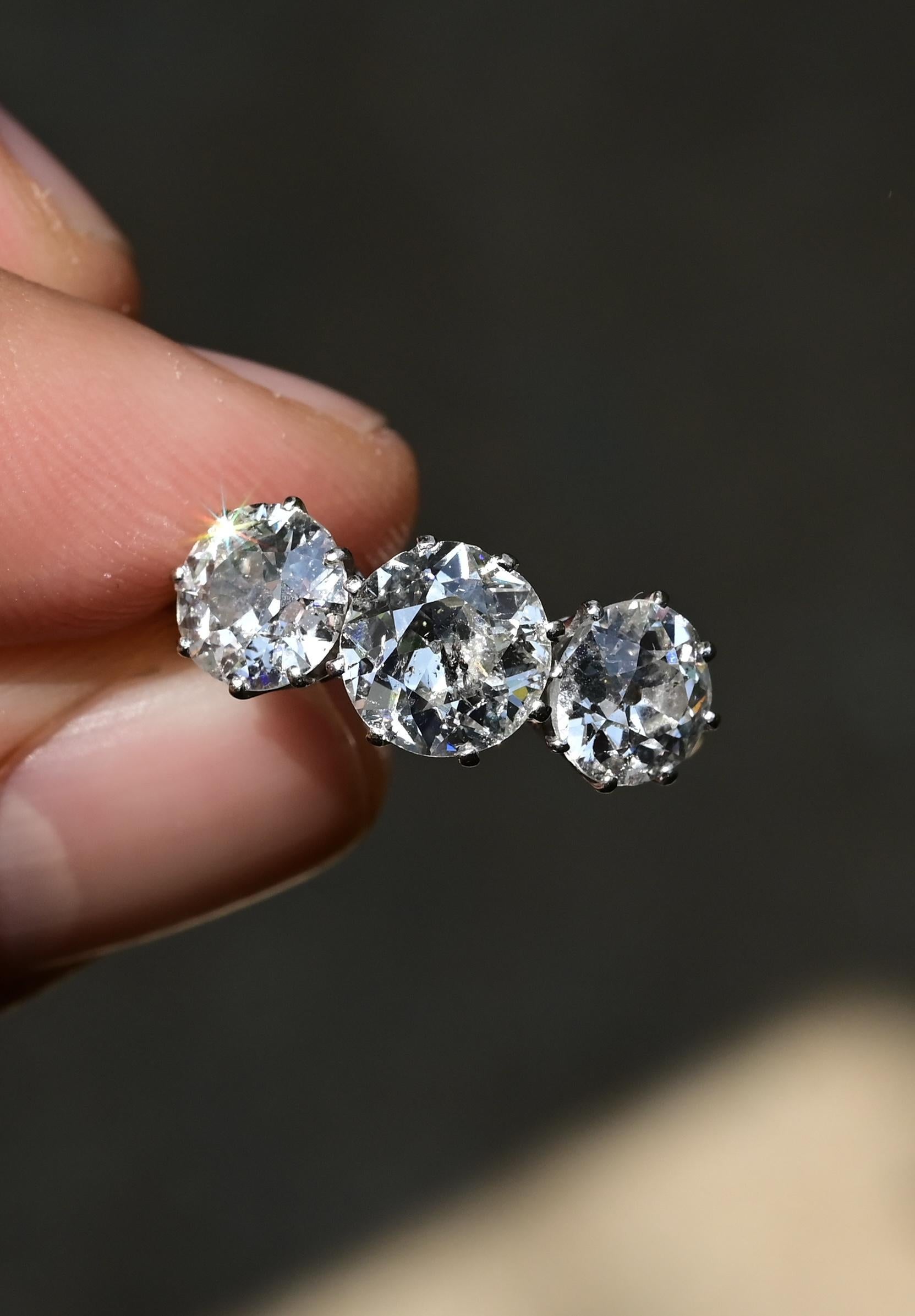 Art Deco 18K White Gold 3-Stone Ring – 3.00ct Old European Cut Diamonds Size 5 For Sale 5