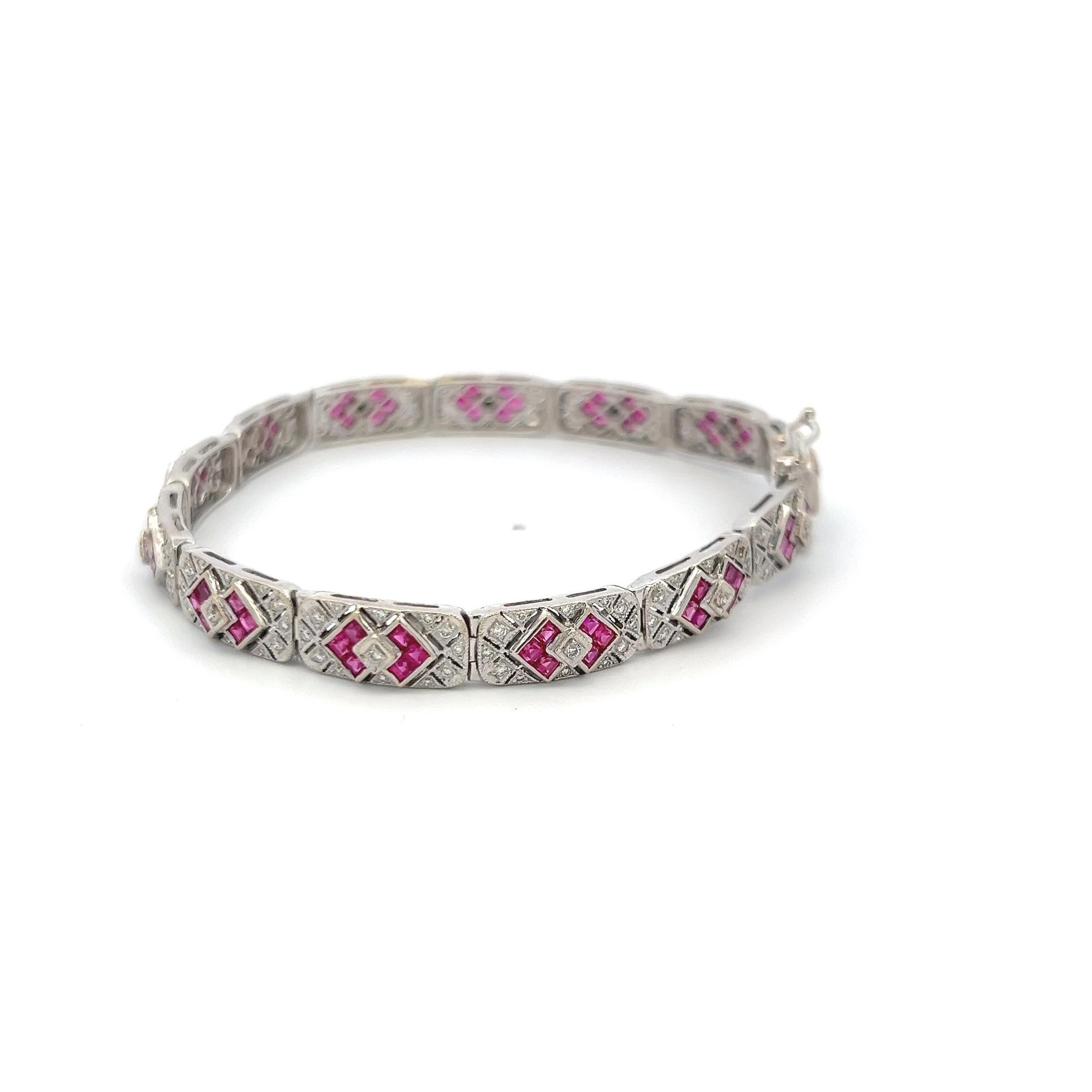 Taglio antico europeo Bracciale Art Deco in oro bianco 18 carati con 2,50 carati di rubini e 1,10 carati di diamanti in vendita