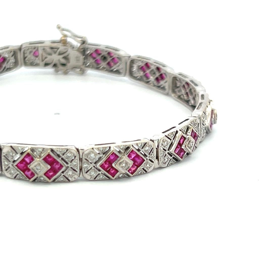 Donna Bracciale Art Deco in oro bianco 18 carati con 2,50 carati di rubini e 1,10 carati di diamanti in vendita