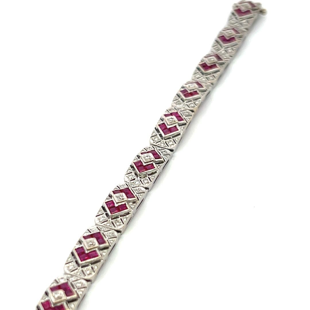 Bracciale Art Deco in oro bianco 18 carati con 2,50 carati di rubini e 1,10 carati di diamanti in vendita 3